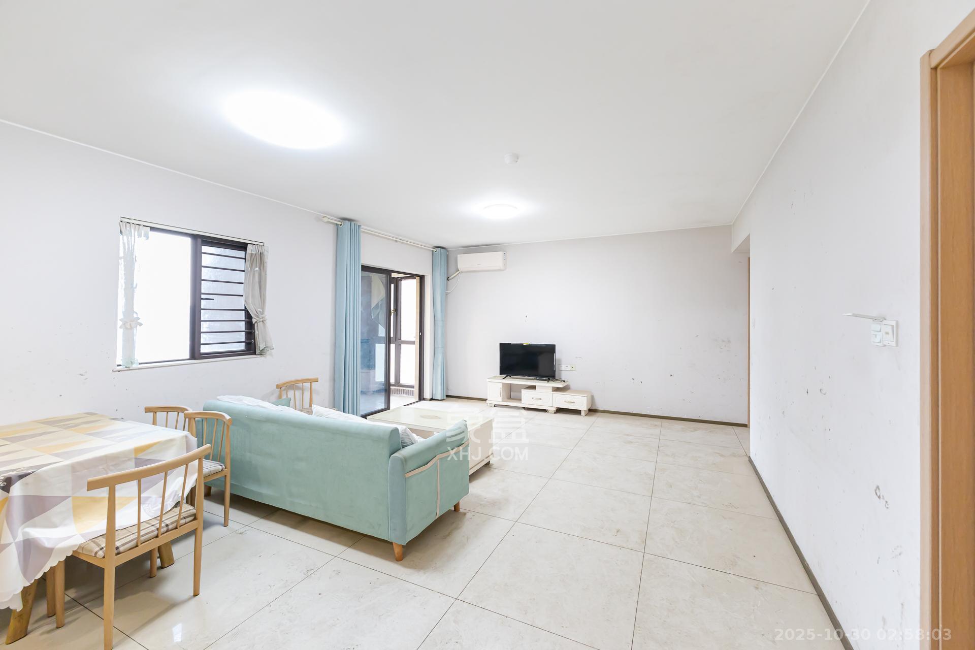 时代倾城二期 4室2厅2卫 86.0万 时代倾城二期 4室2厅2卫 86.0万客厅