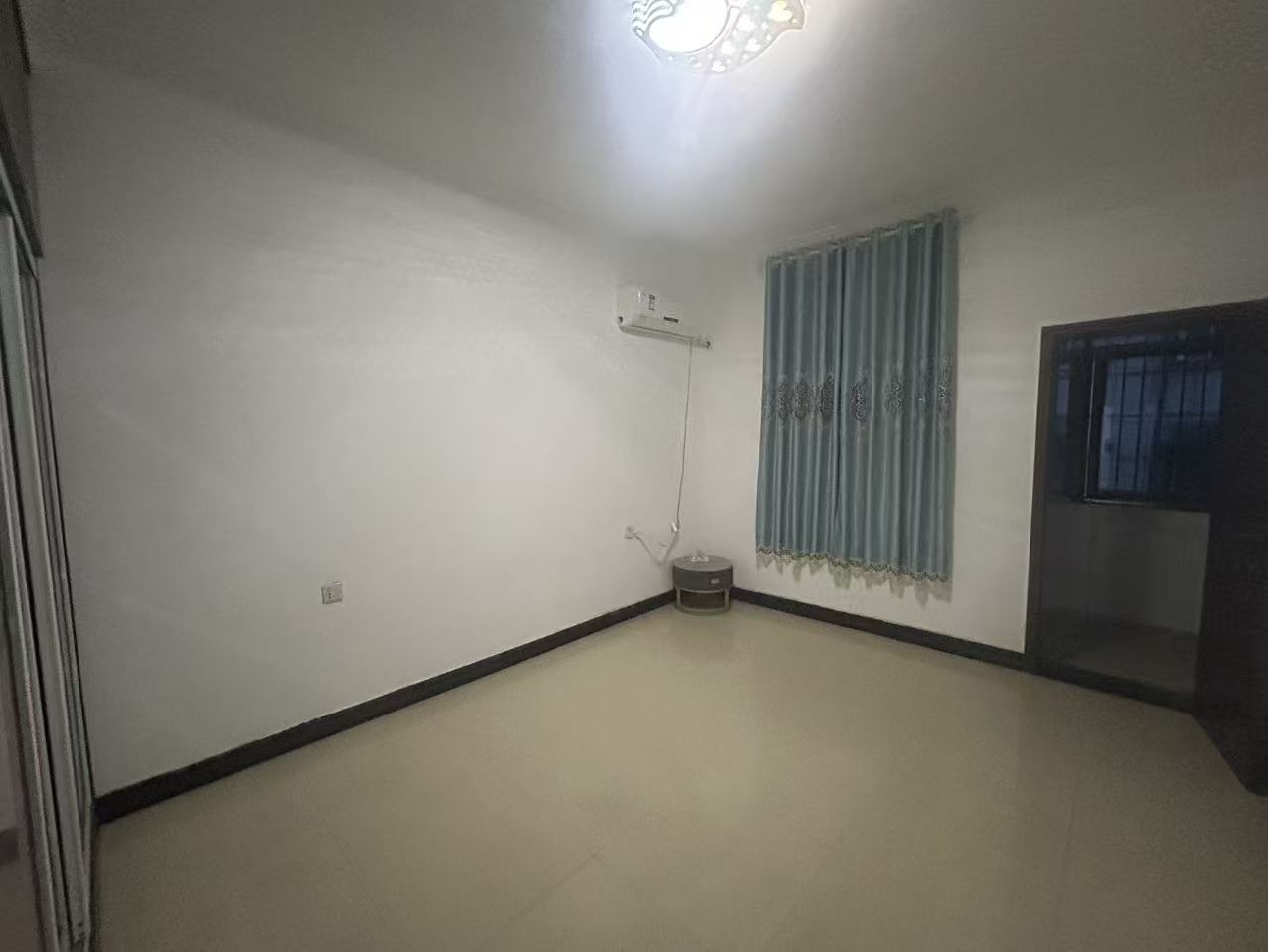 龙光桥镇建筑工程公司宿舍  3室2厅22卫    35.8万室内图