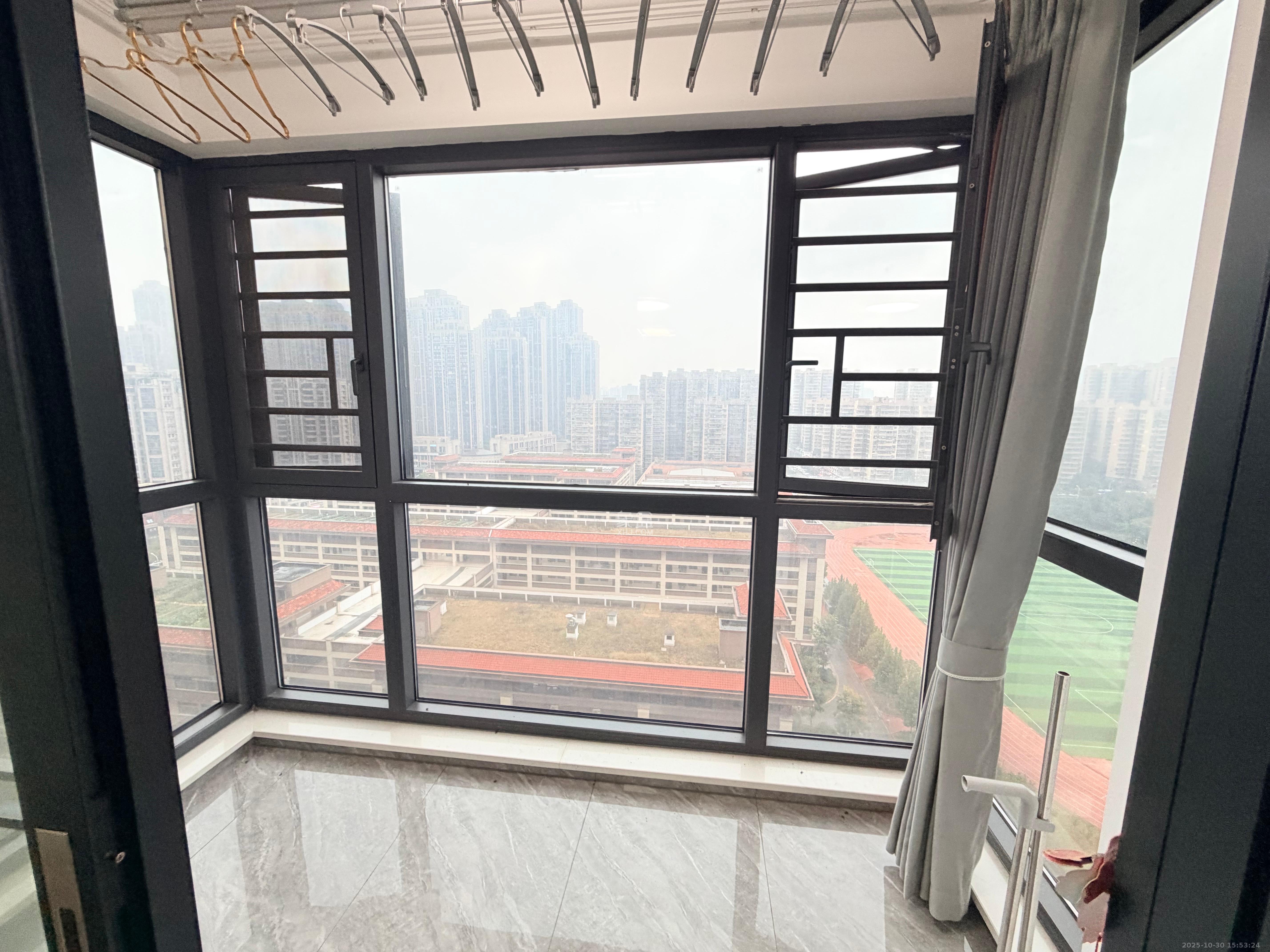 长房东旭国际  4室2厅2卫    4000.0元/月室内图