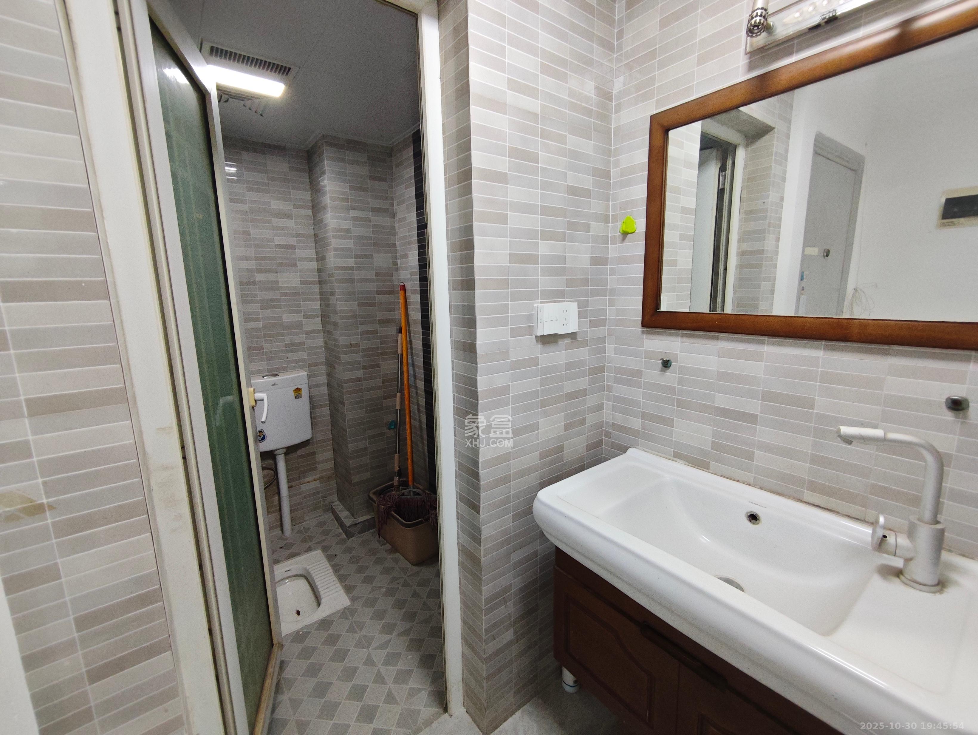 左岸右岸  2室1厅1卫    2200.0元/月 左岸右岸  2室1厅1卫    2200.0元/月室内图