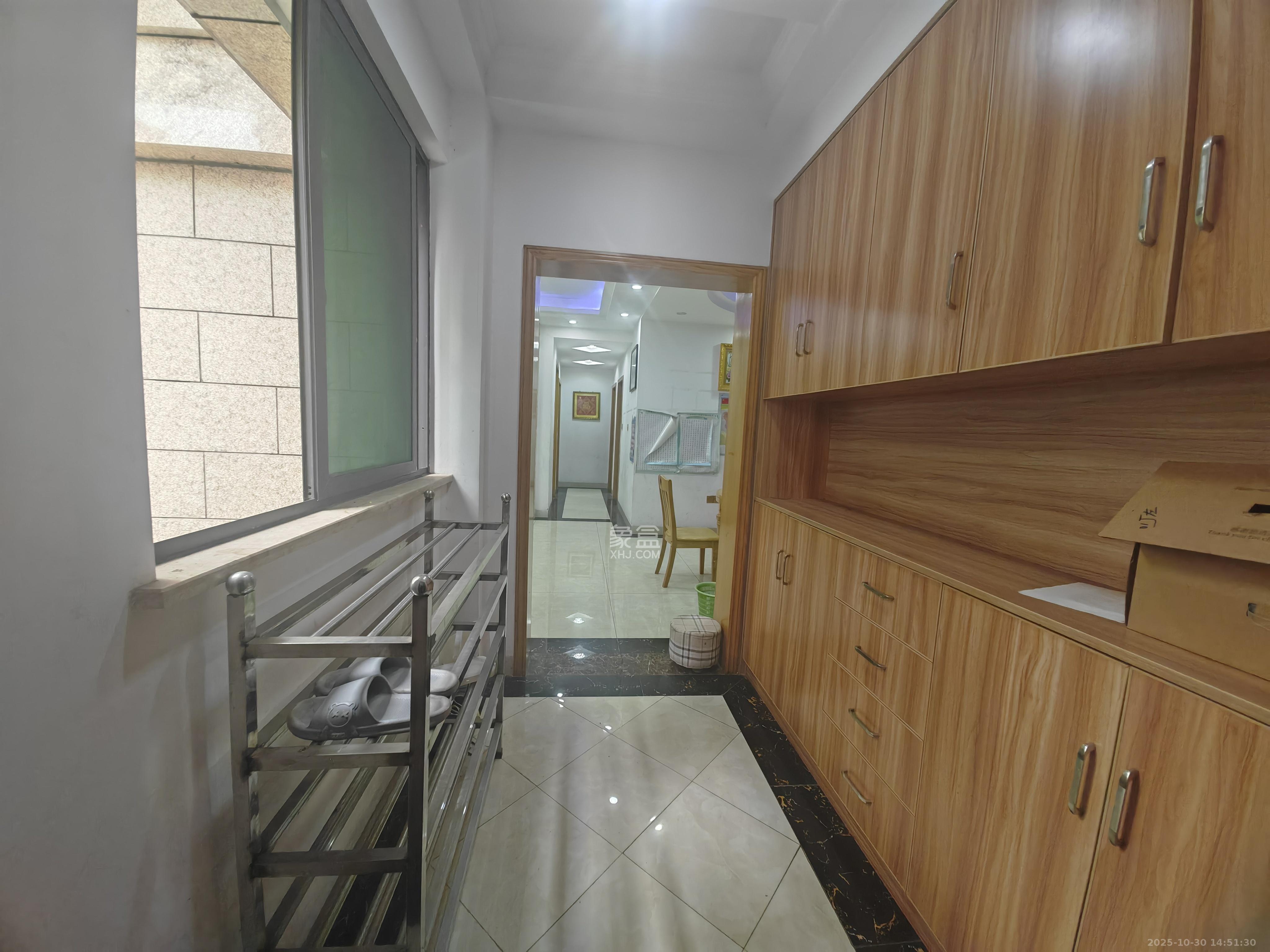 滨江一号（丰泰花园）  3室2厅2卫    2600.0元/月室内图