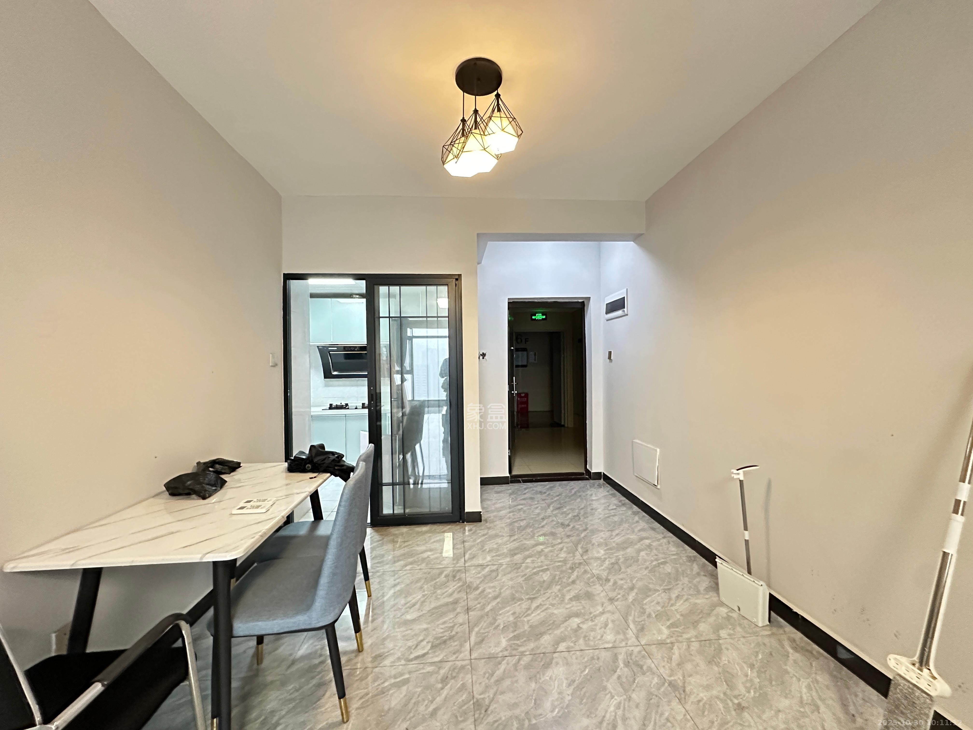 振业城三期  4室2厅2卫    3100.0元/月室内图