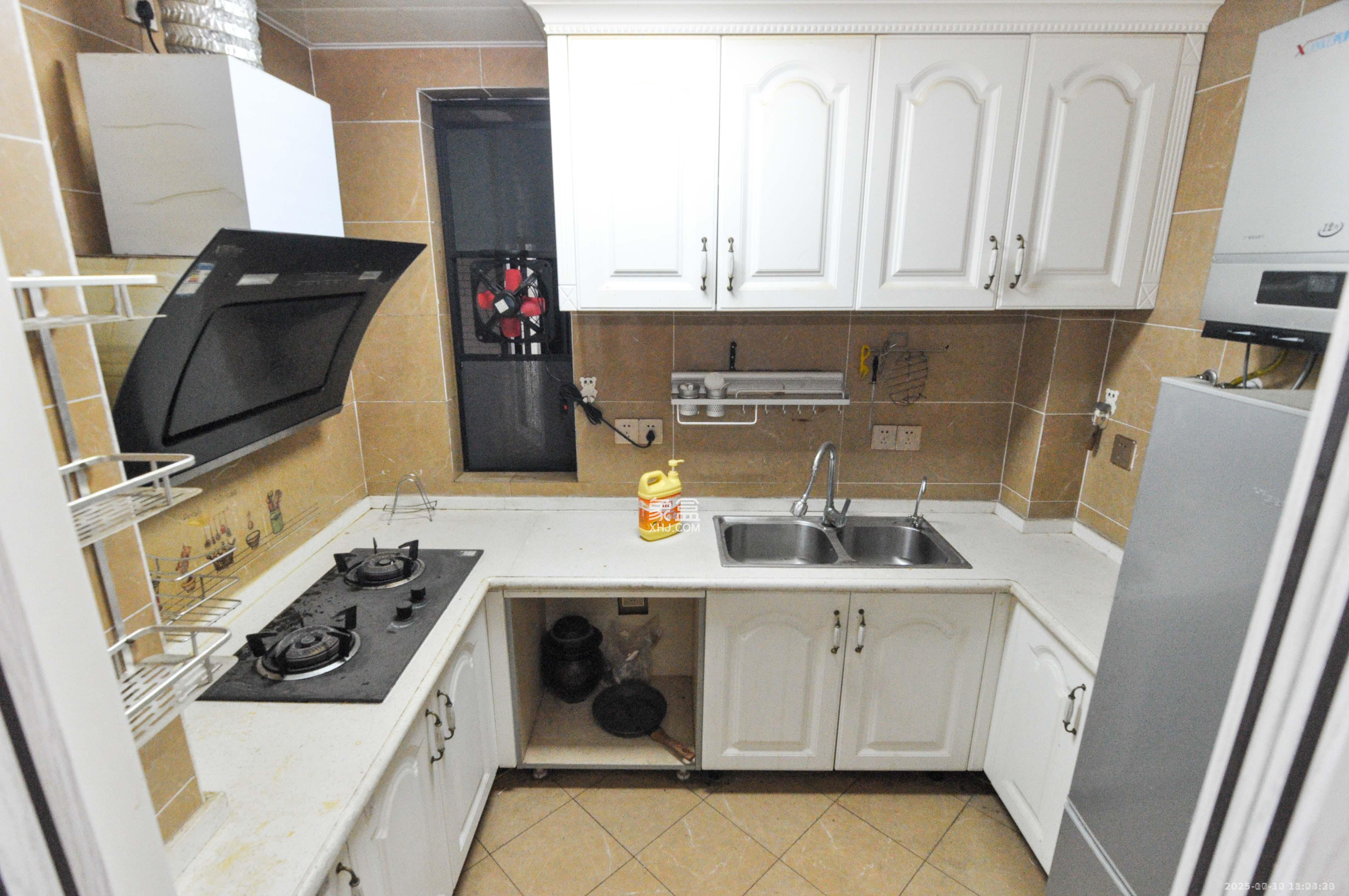 阿普阿布  3室2厅2卫    2700.0元/月室内图