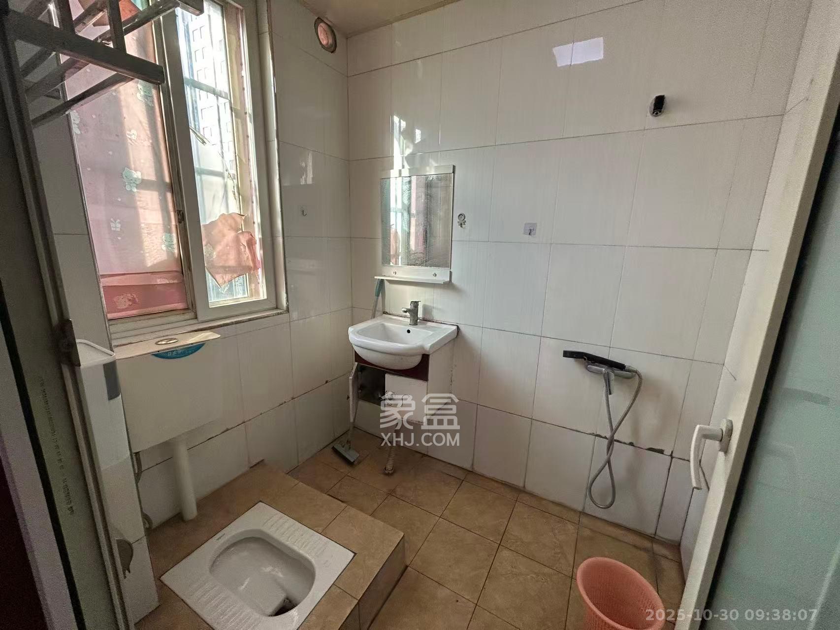 麓谷加州阳光  3室1厅2卫    2400.0元/月 麓谷加州阳光  3室1厅2卫    2400.0元/月室内图