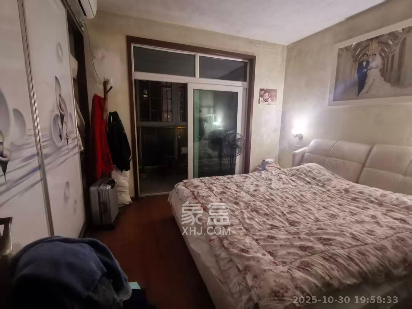 麓谷加州阳光  3室2厅2卫    2600.0元/月室内图