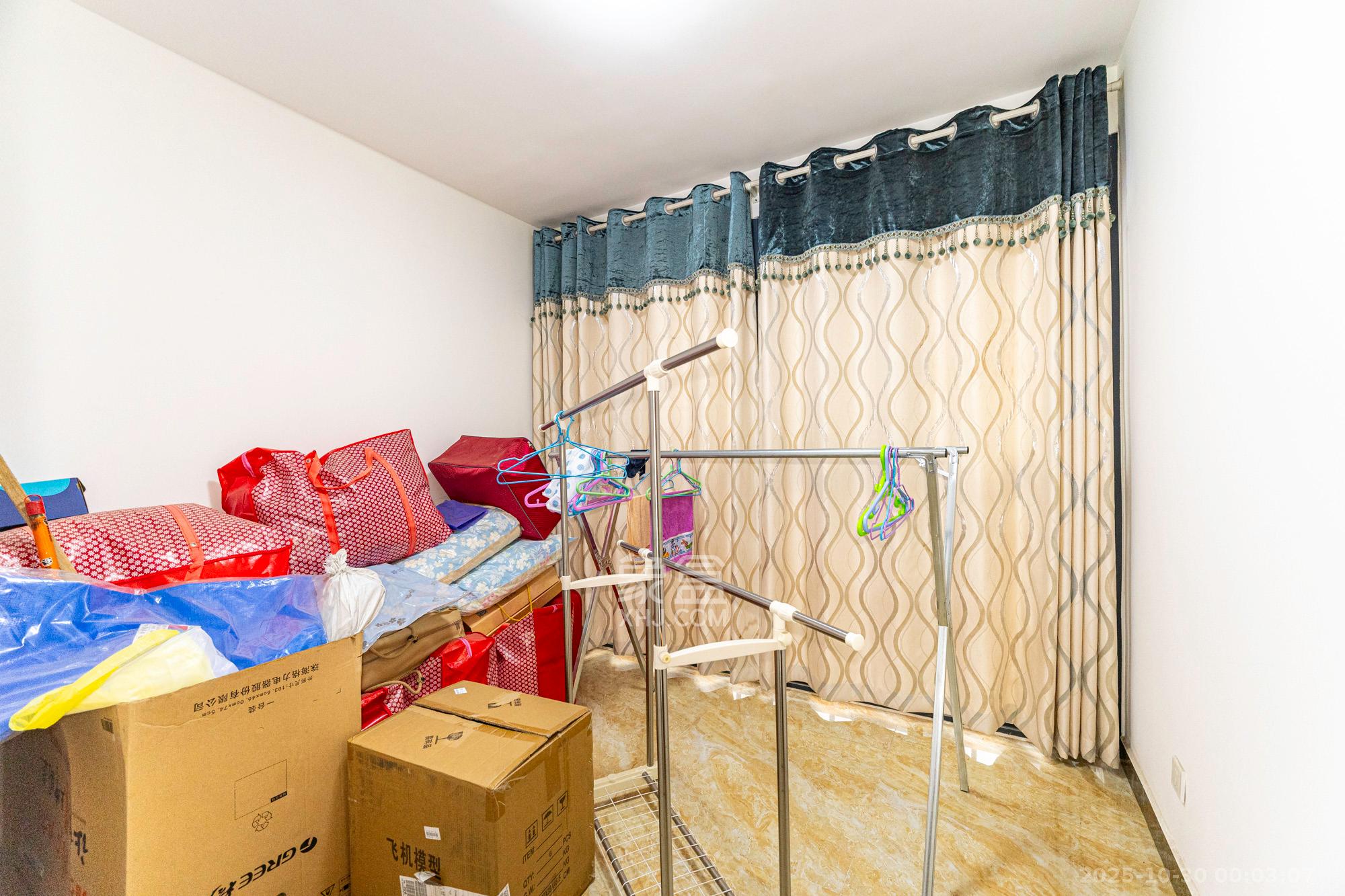 盛地尊域  4室2厅2卫    68.0万卧室