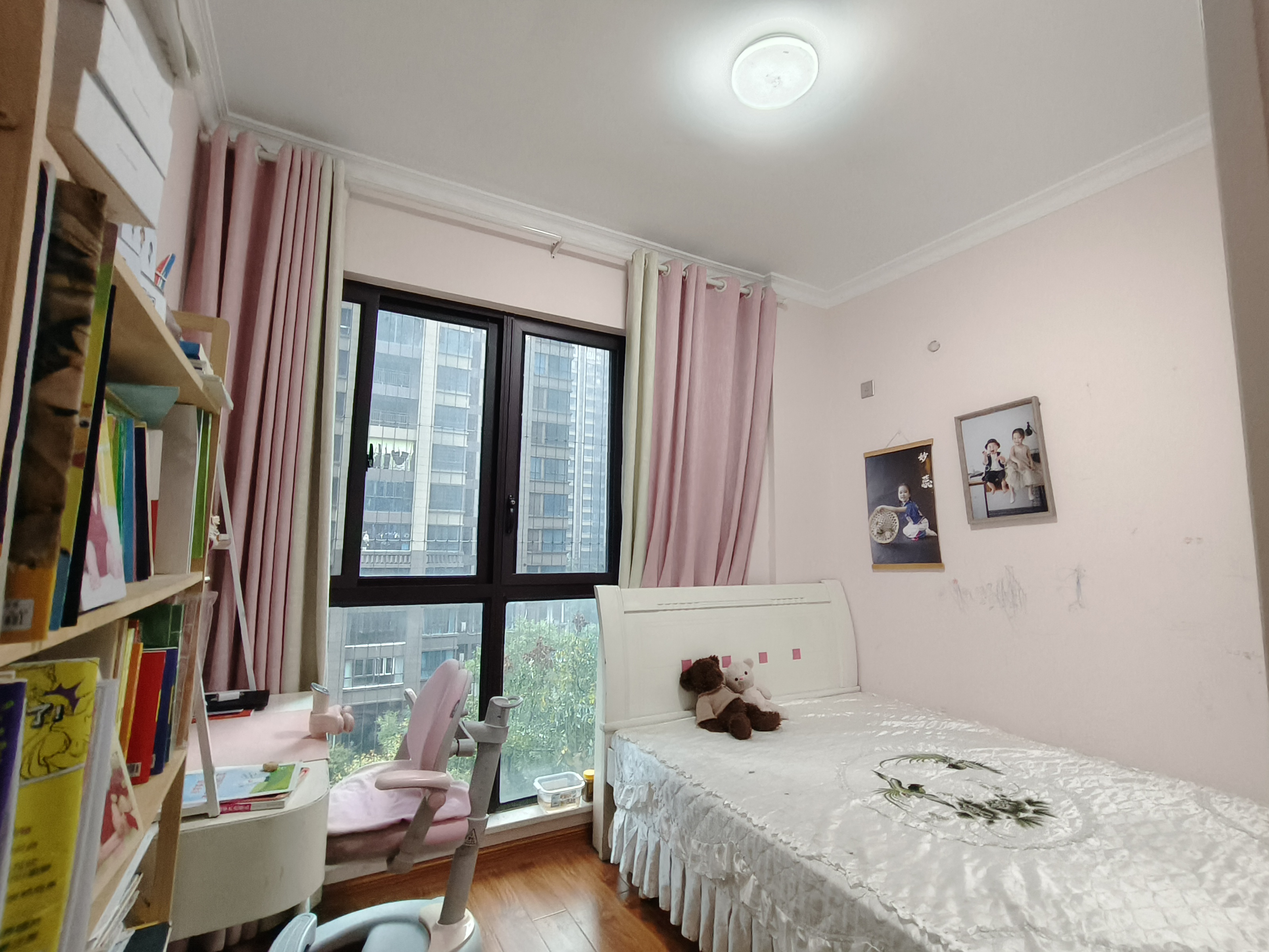 铂金汉宫  3室2厅2卫    56.8万卧室