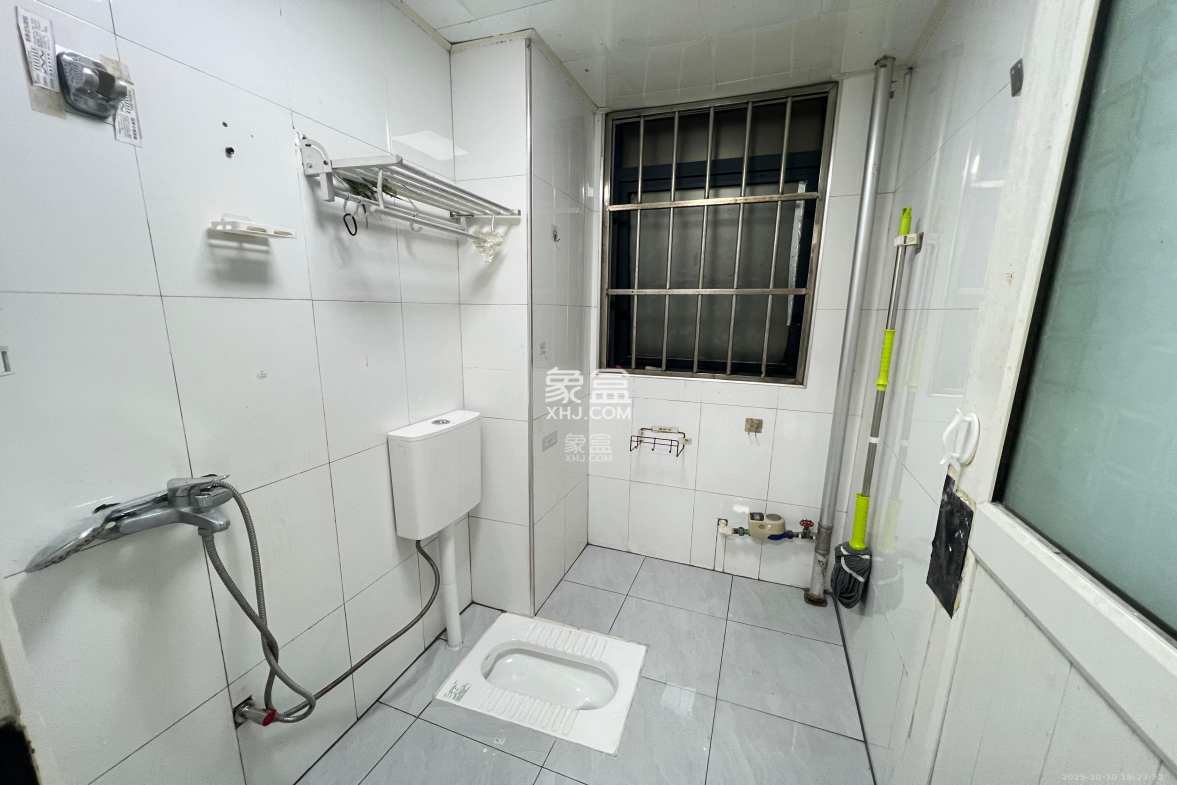 高升金典 1室1厅1卫 1800.0元/月 高升金典 1室1厅1卫 1800.0元/月室内图