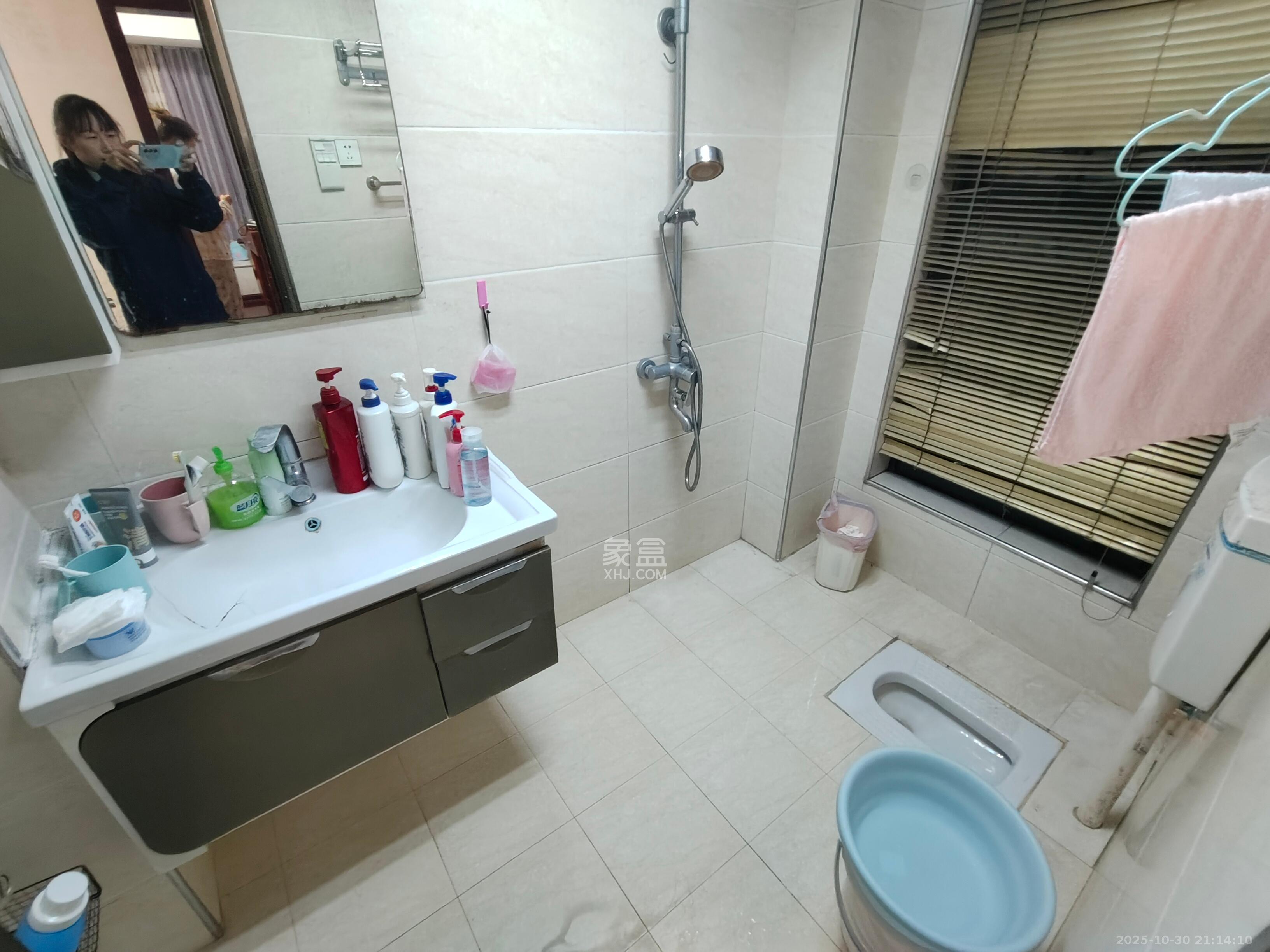 融圣国际  2室1厅1卫    2400.0元/月 融圣国际  2室1厅1卫    2400.0元/月室内图