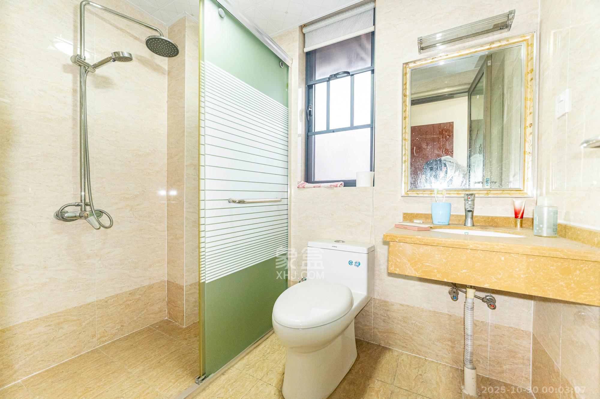 盛地尊域  4室2厅2卫    68.0万卫生间