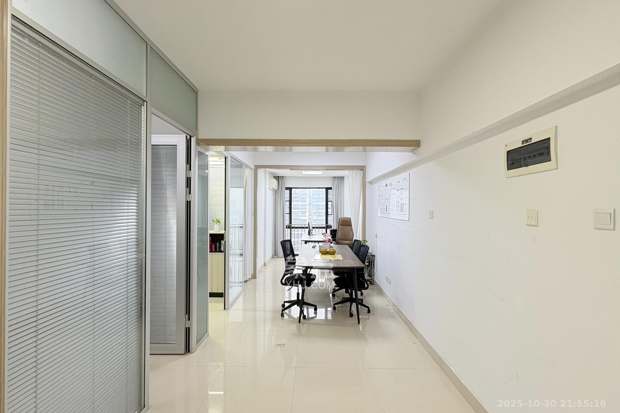 锦泰东环国际  2室2厅1卫    86.0万客厅