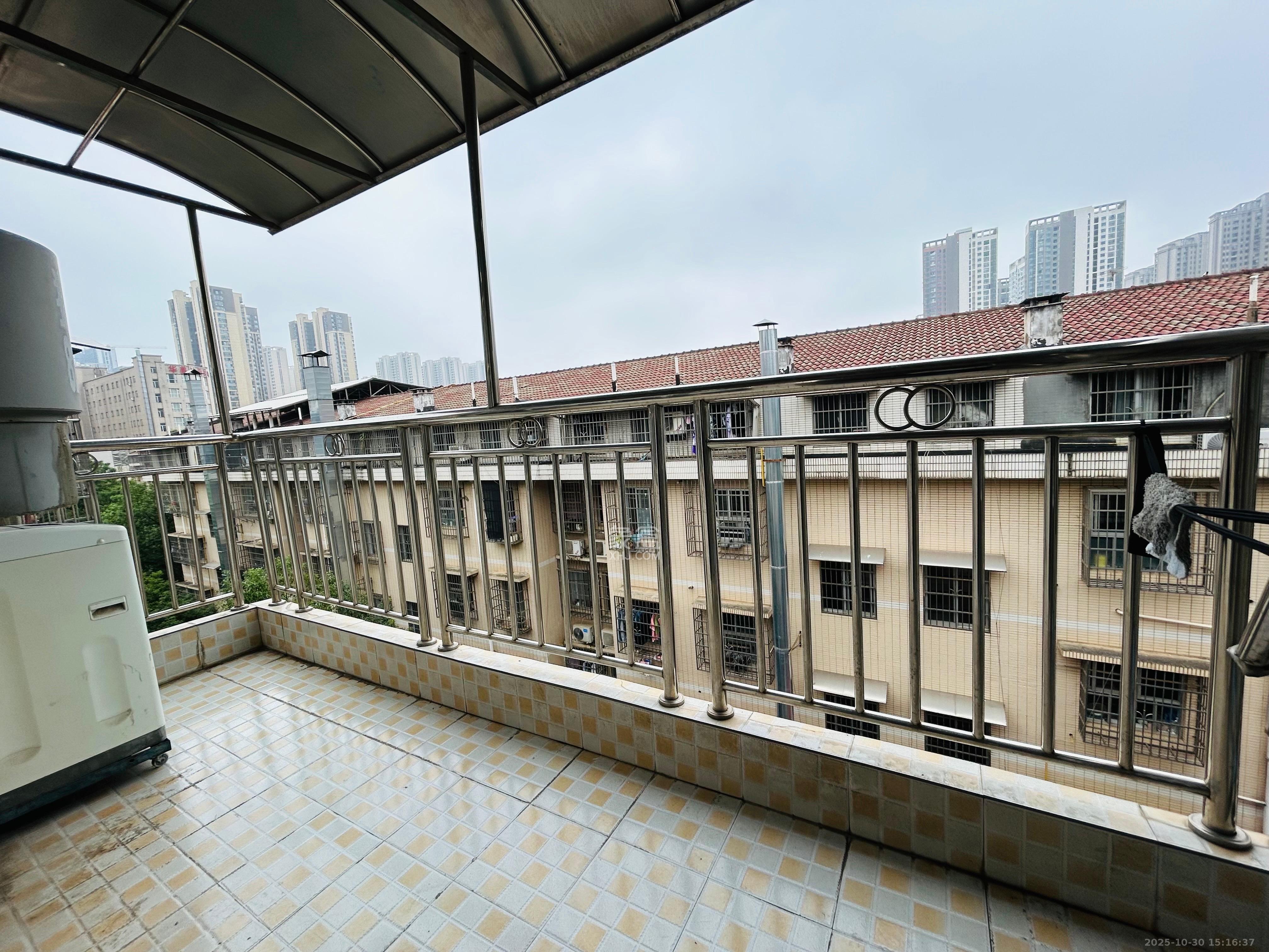 黄泥塘小区  1室0厅0卫    1100.0元/月 黄泥塘小区  1室0厅0卫    1100.0元/月室内图