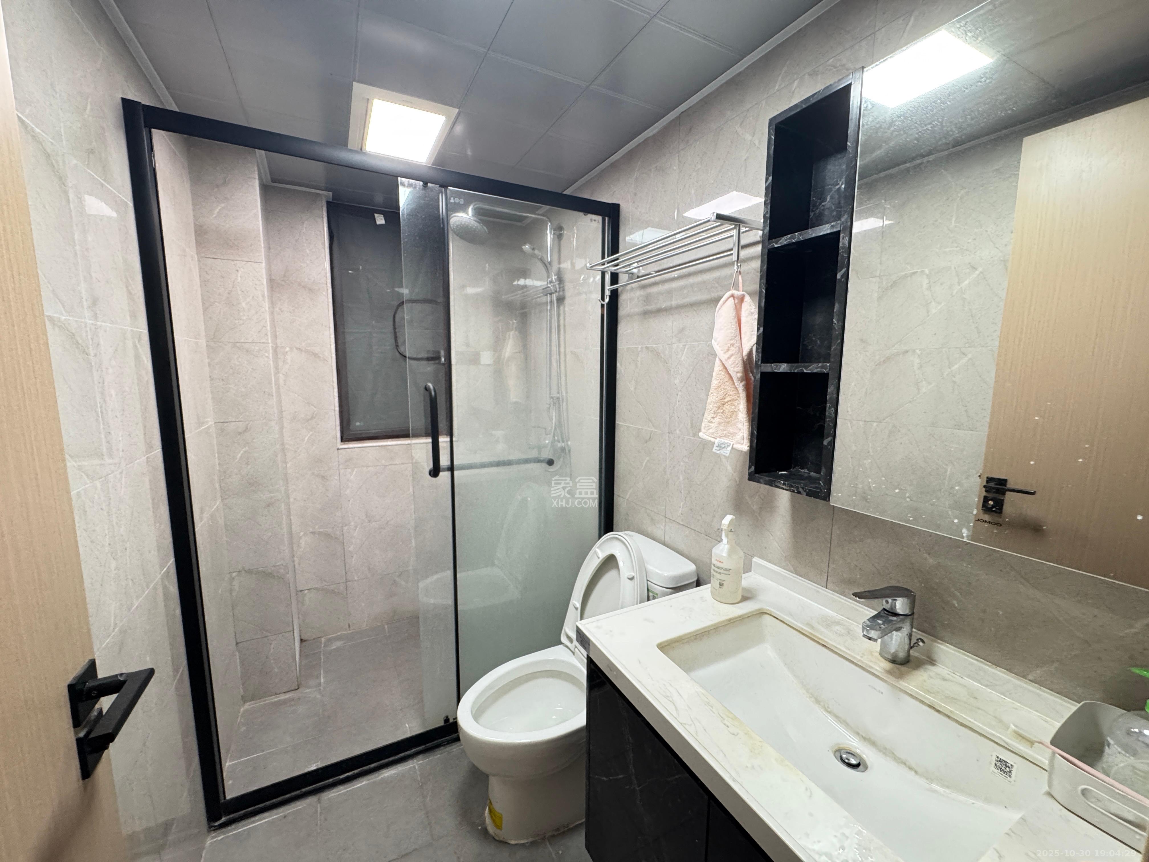 臻园  3室1厅2卫    3300.0元/月 臻园  3室1厅2卫    3300.0元/月室内图