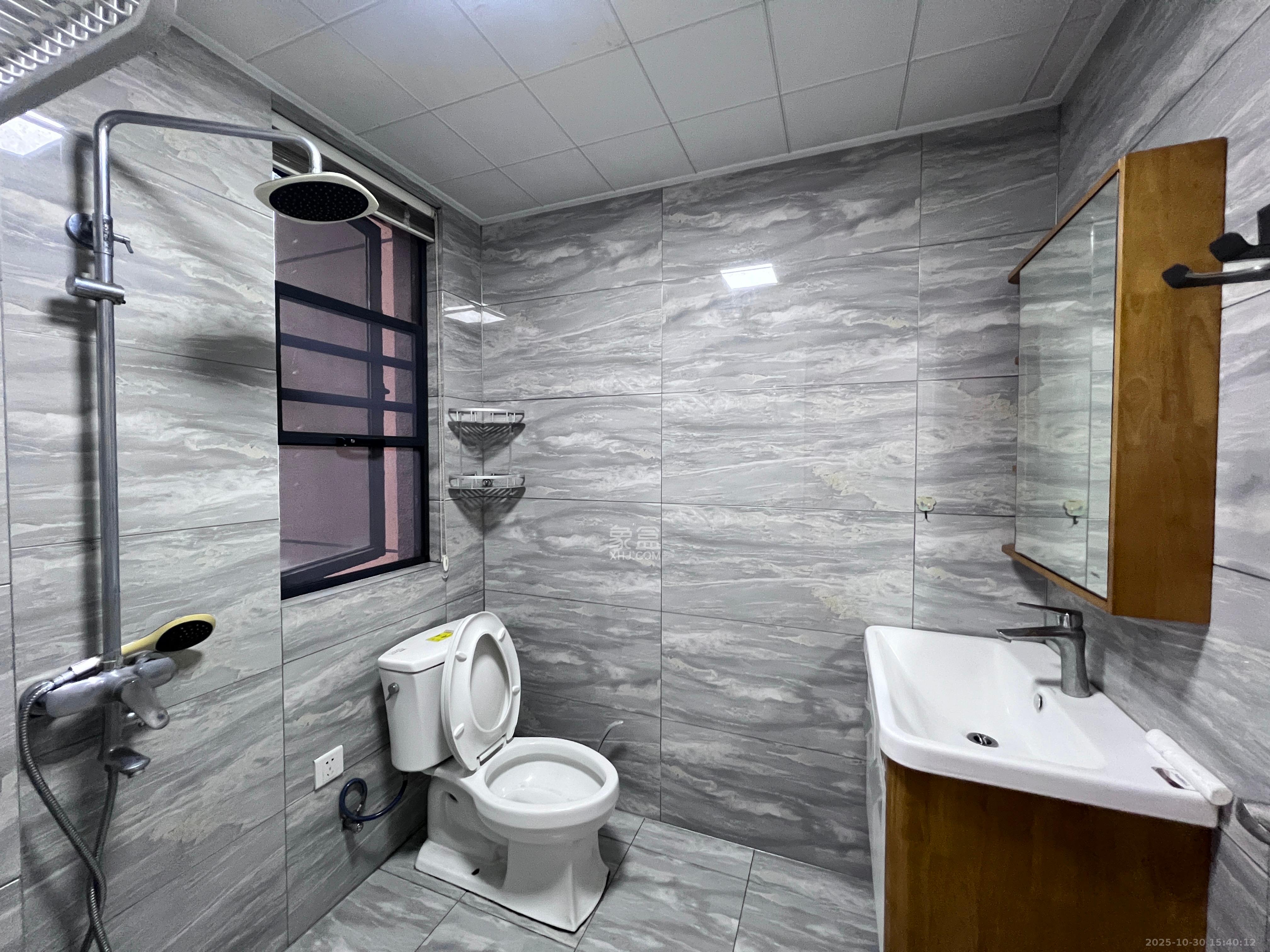 芙蓉万国城MOMA（卓越汇富苑）  3室2厅2卫    2800.0元/月室内图