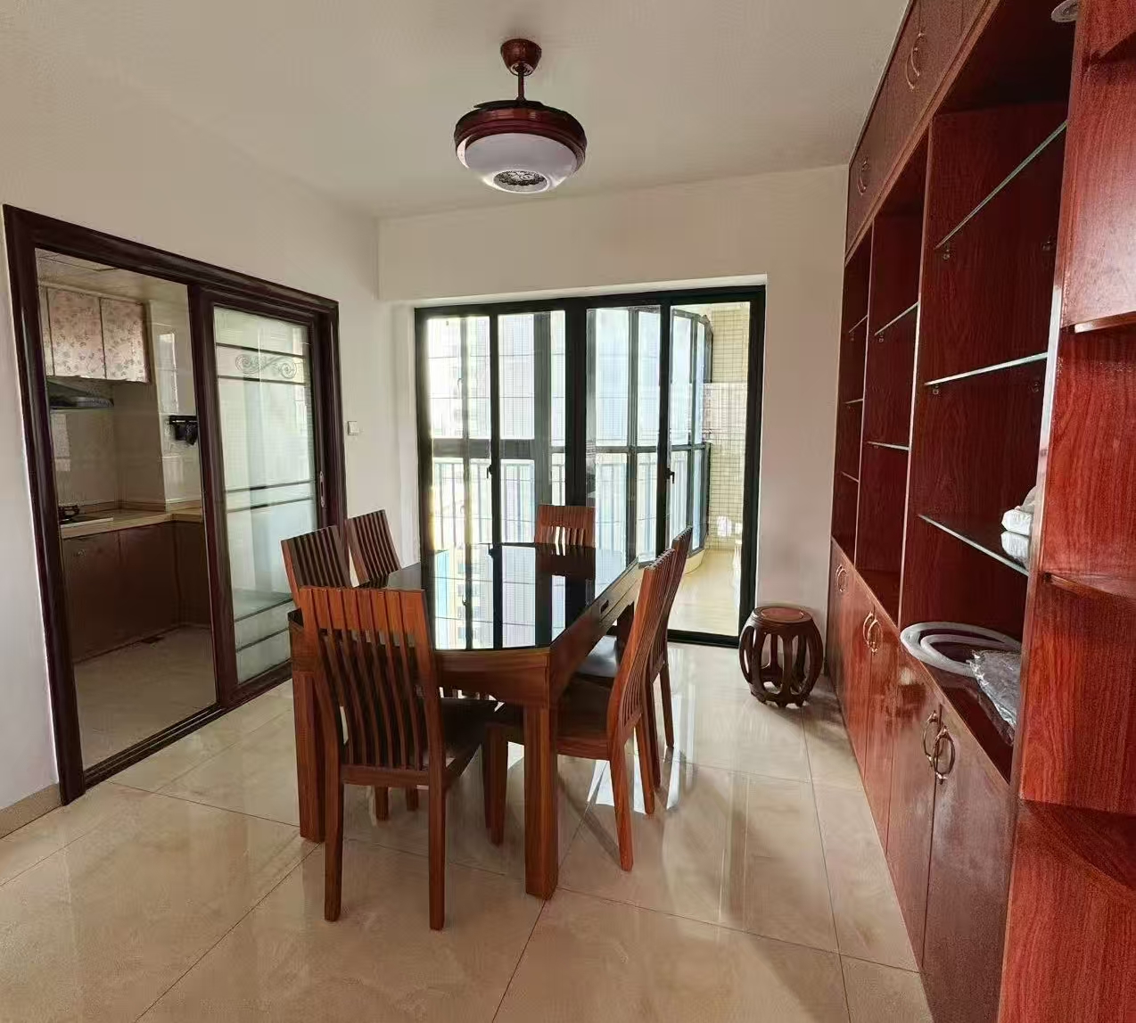 万景峰一期  3室2厅2卫    2000.0元/月 万景峰一期  3室2厅2卫    2000.0元/月室内图