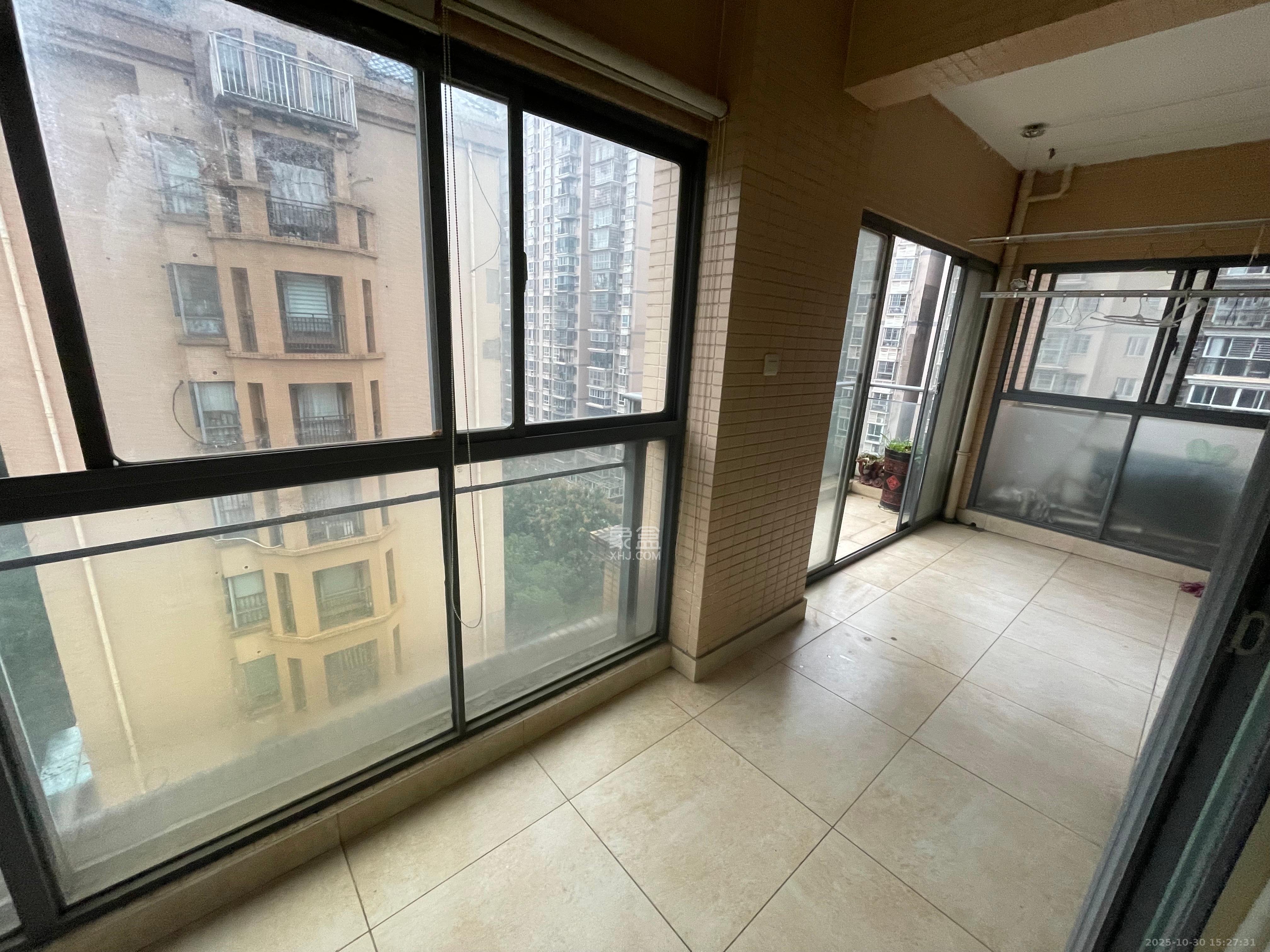 中城丽景香山园  4室2厅2卫    3200.0元/月 中城丽景香山园  4室2厅2卫    3200.0元/月室内图