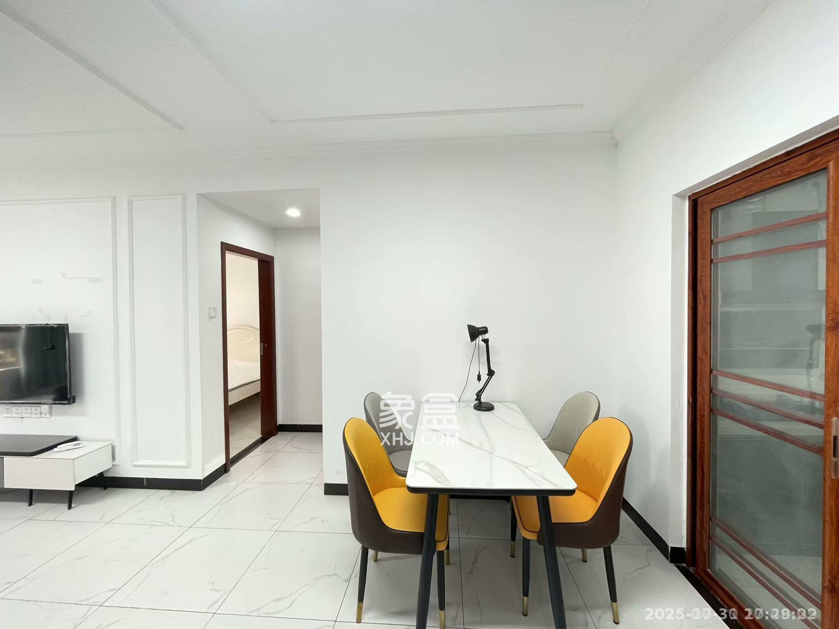 嘉雨兴园  2室1厅1卫    2200.0元/月 嘉雨兴园  2室1厅1卫    2200.0元/月室内图