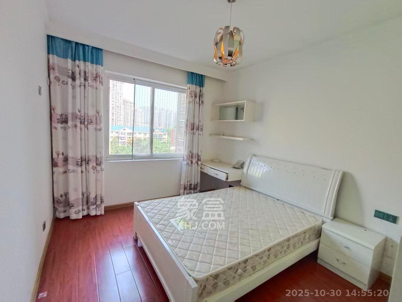 红树湾  4室2厅2卫    3200.0元/月