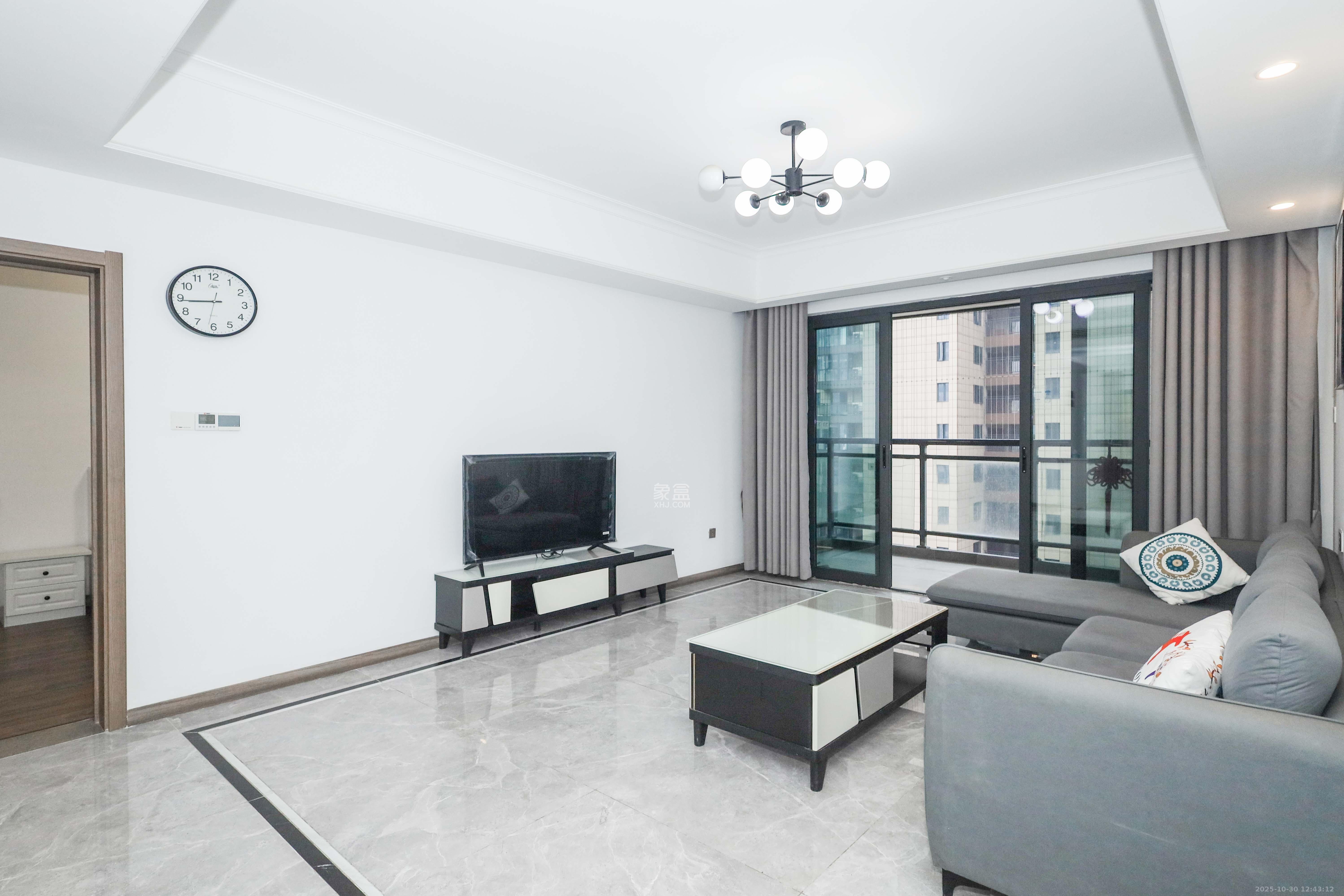 梦想新天地  4室2厅2卫    160.0万客厅