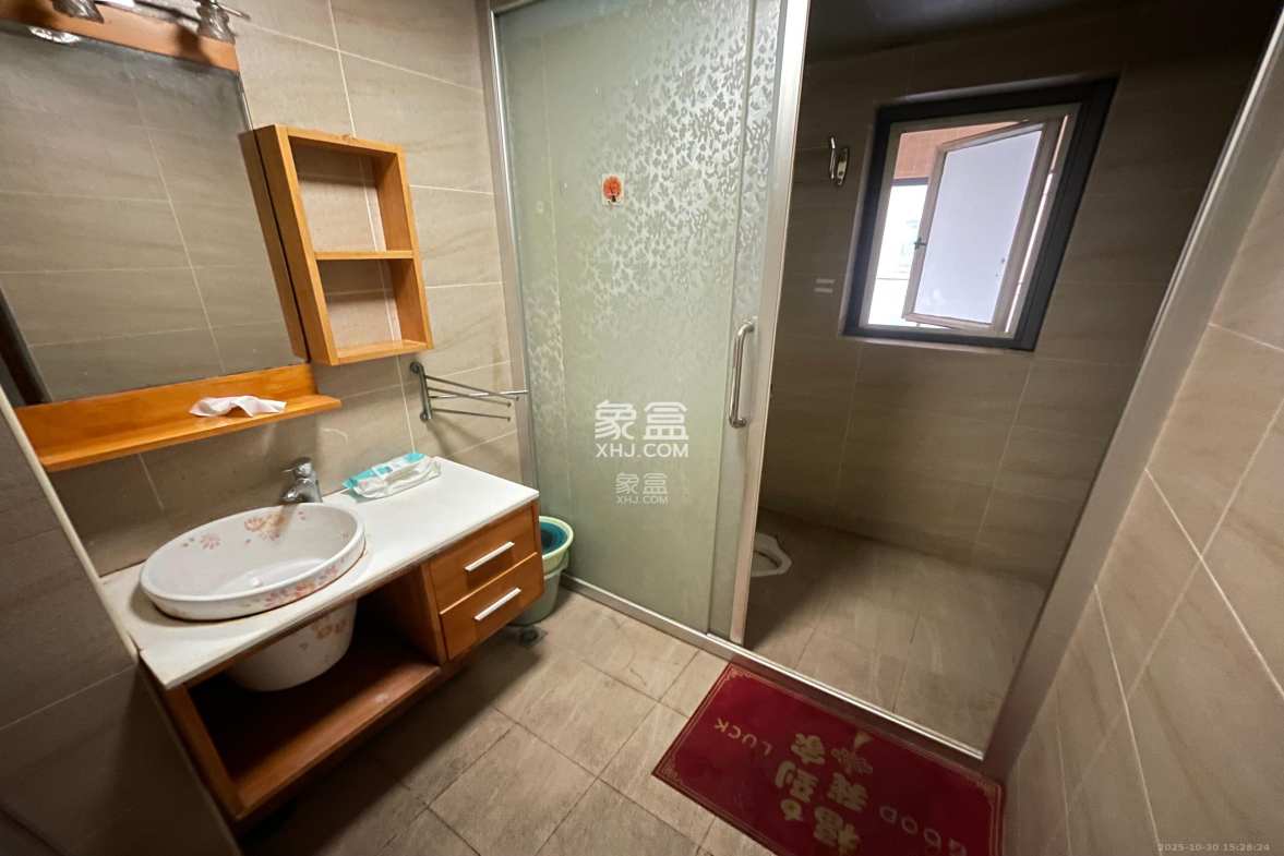 中城丽景香山园  4室2厅2卫    3200.0元/月 中城丽景香山园  4室2厅2卫    3200.0元/月室内图