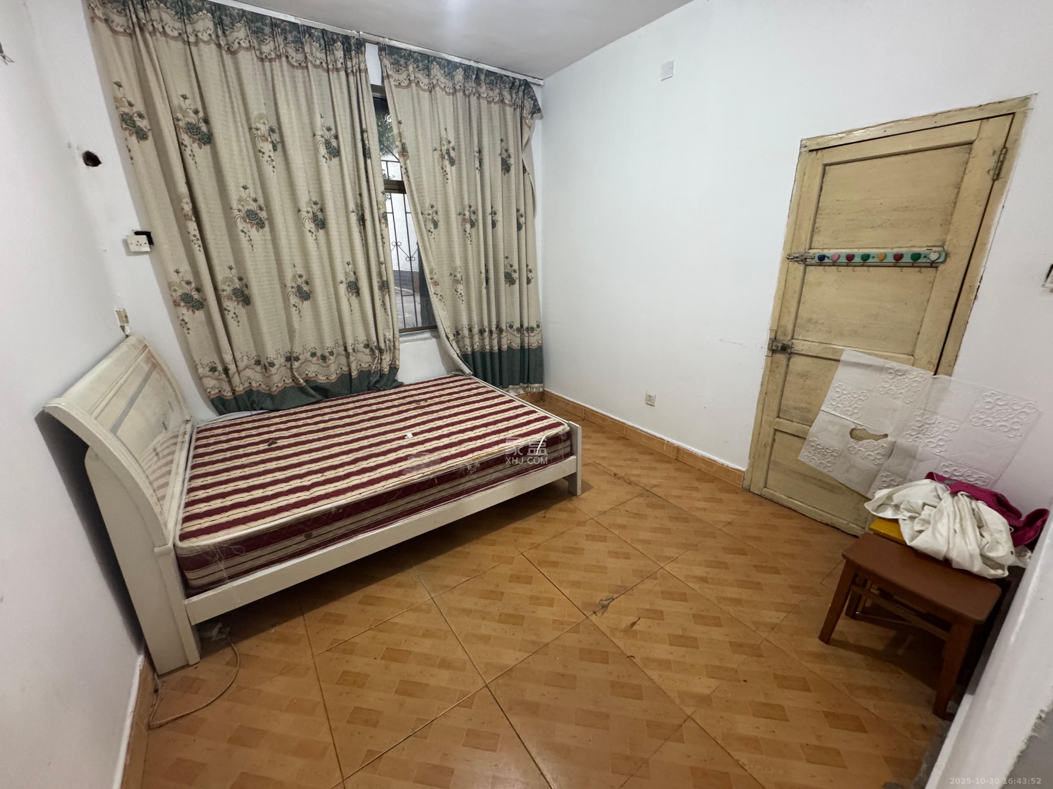 省政府机关梓园住宅区 3室1厅1卫 2300.0元/月 省政府机关梓园住宅区 3室1厅1卫 2300.0元/月室内图