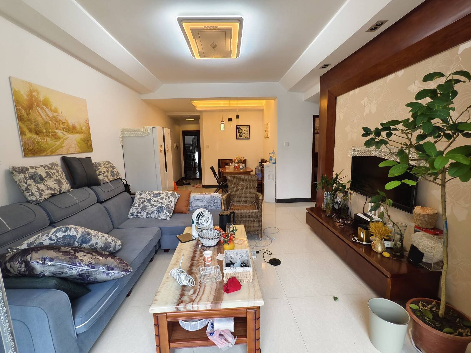 阳光水岸 2室2厅1卫 36.8万 阳光水岸 2室2厅1卫 36.8万客厅