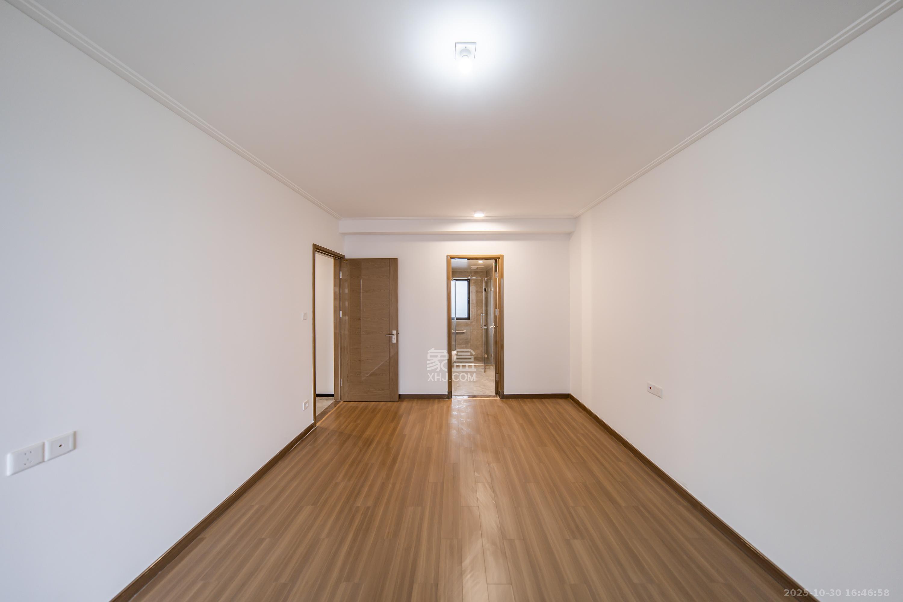 保利天汇  4室2厅2卫    186.8万卧室