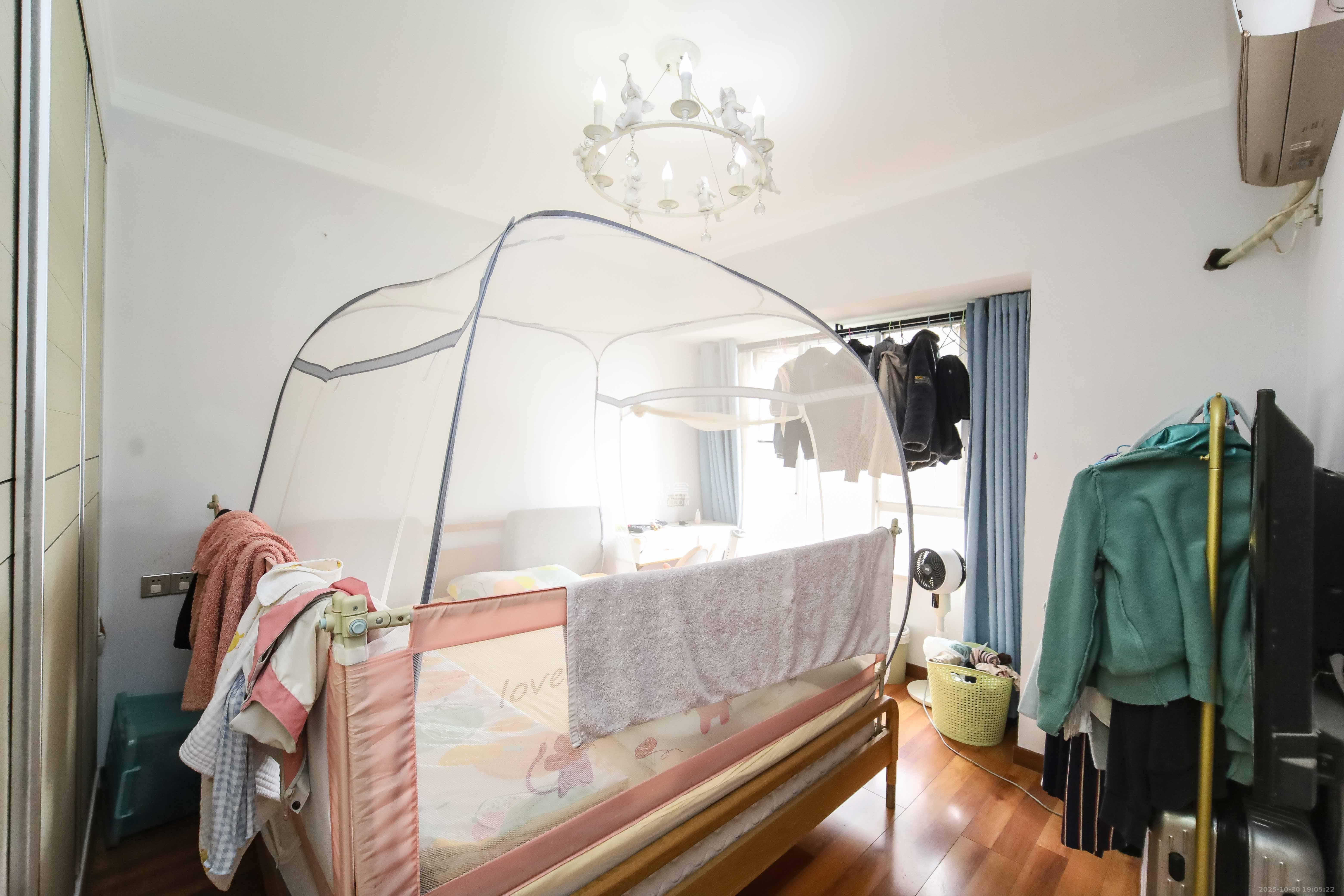 金地格林公馆  3室2厅2卫    145.0万卧室