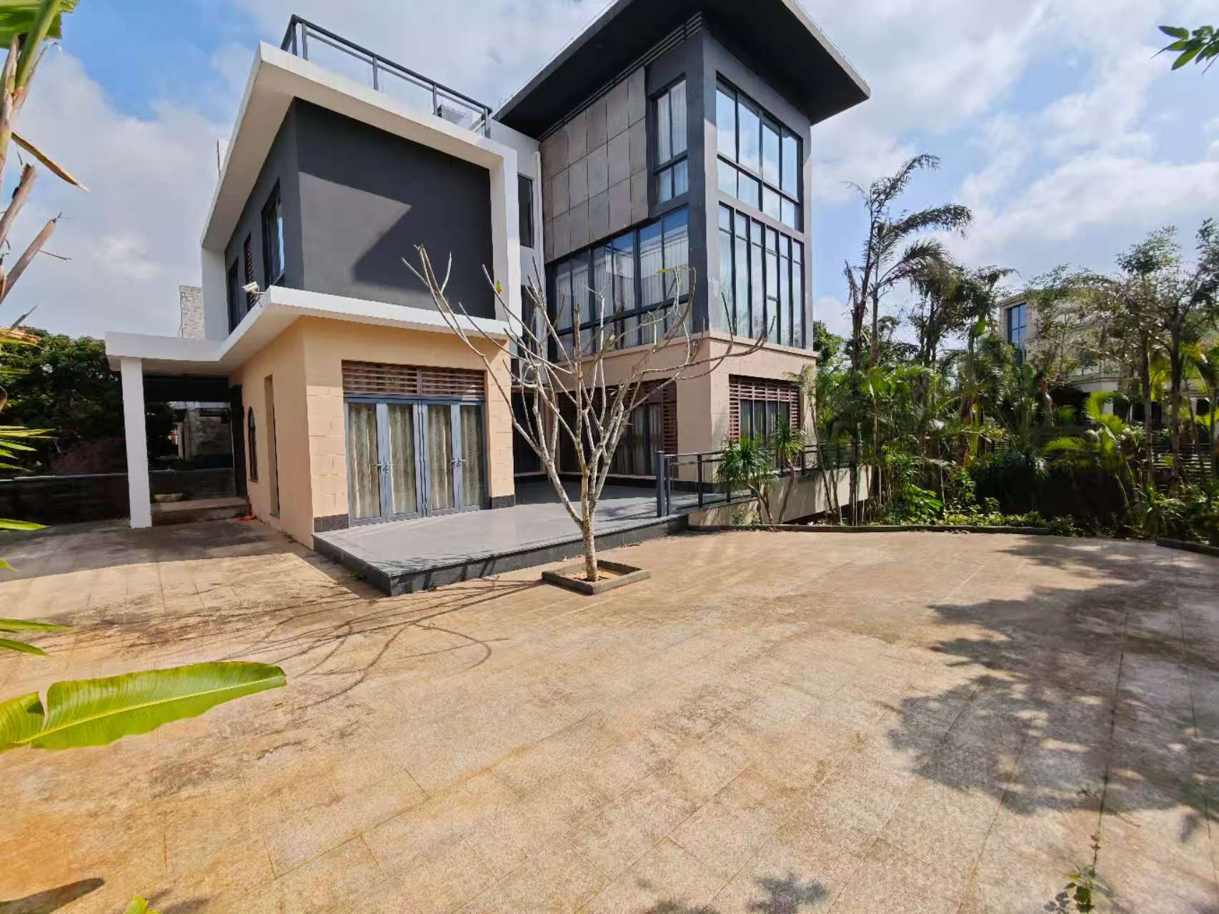 鸿洲江山 7室4厅3卫 18000.0元/月 鸿洲江山 7室4厅3卫 18000.0元/月室内图