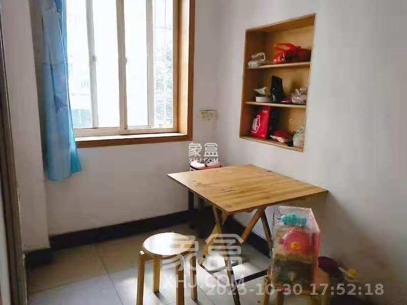 解放四村教工宿舍(裕南街190号)  2室1厅1卫    1400.0元/月 解放四村教工宿舍(裕南街190号)  2室1厅1卫    1400.0元/月室内图