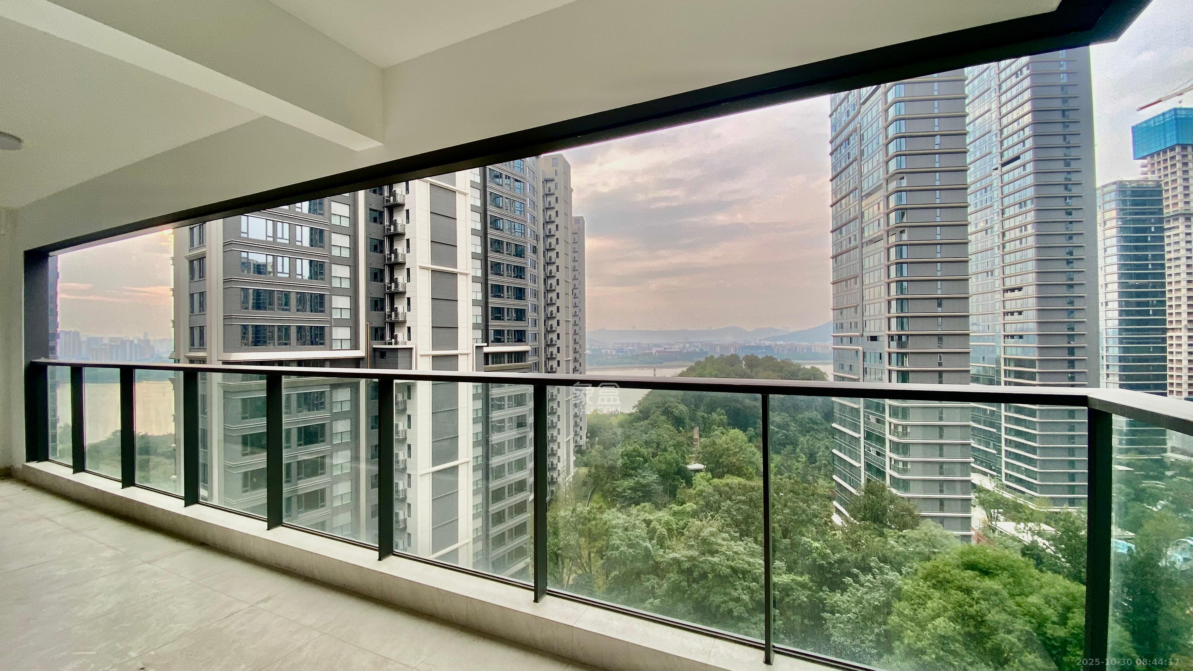 中海阅湘台  4室2厅3卫    11000.0元/月