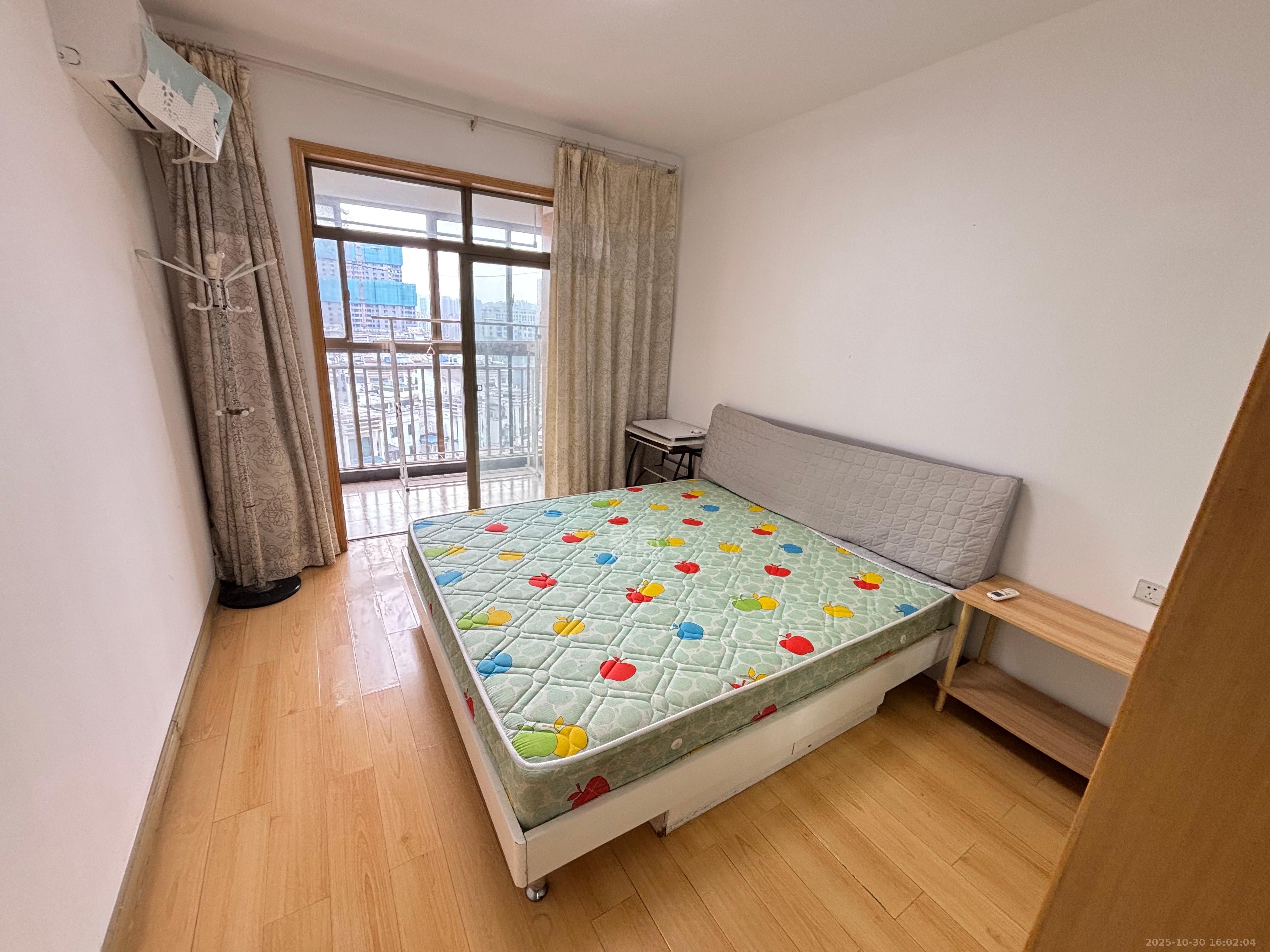 层上观邸  3室2厅1卫    2200.0元/月室内图