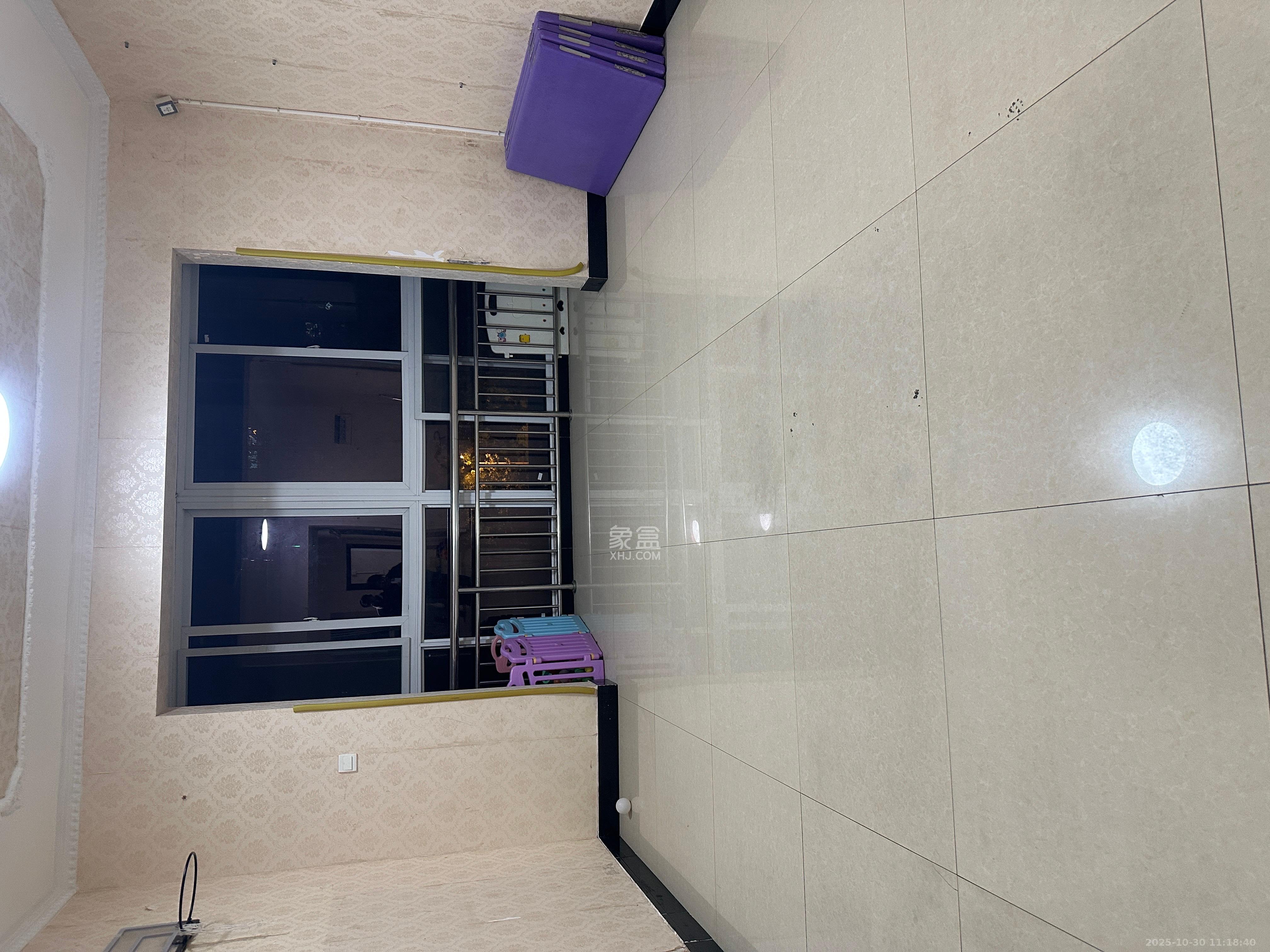 麓景裕园 4室2厅1卫 2600.0元/月 麓景裕园 4室2厅1卫 2600.0元/月室内图