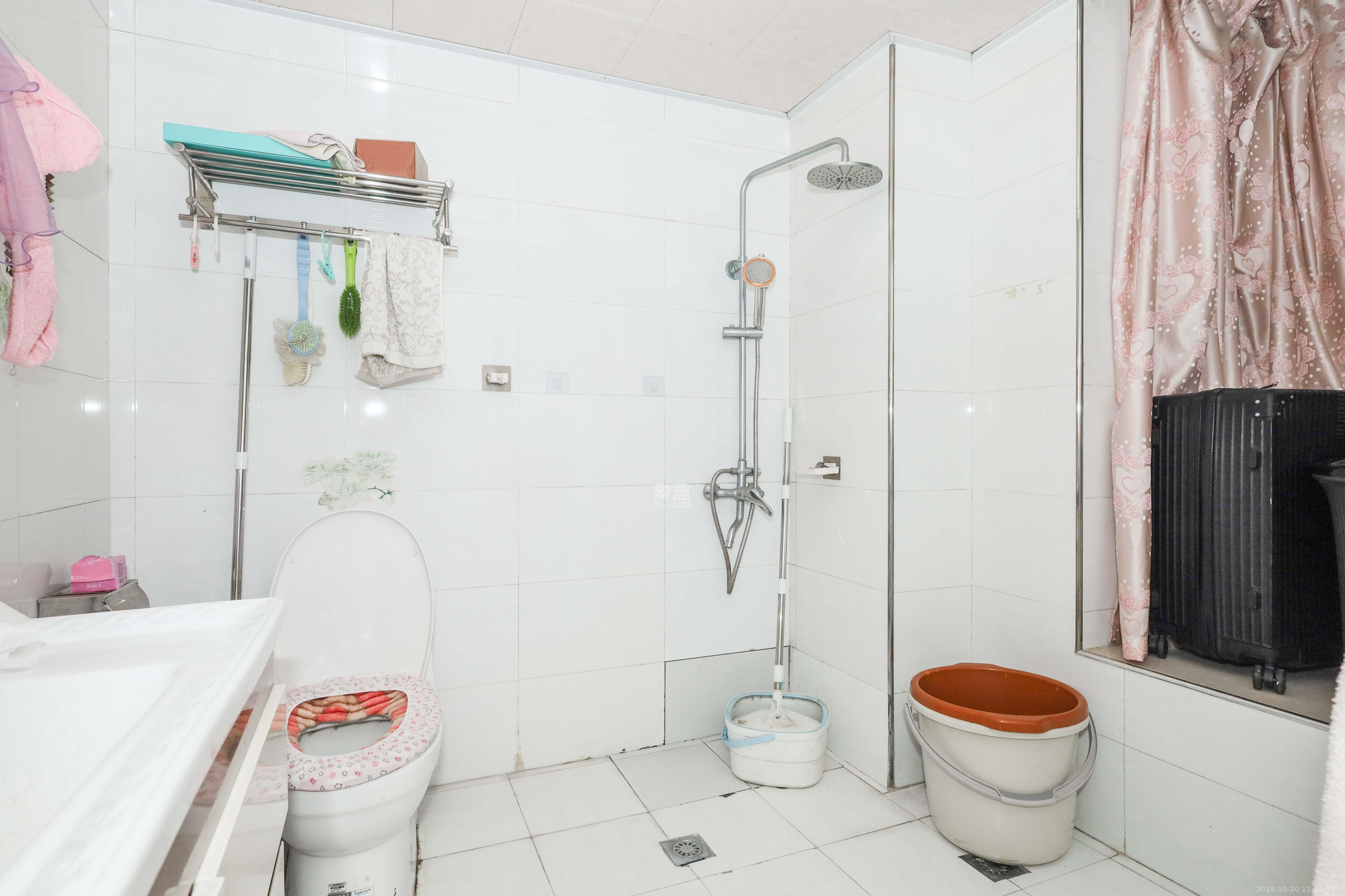 麓谷公馆(涉外国际公馆)  3室2厅2卫    98.0万 麓谷公馆(涉外国际公馆)  3室2厅2卫    98.0万卫生间