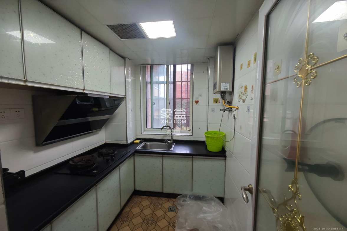 润芳园 3室2厅2卫 1900.0元/月 润芳园 3室2厅2卫 1900.0元/月室内图