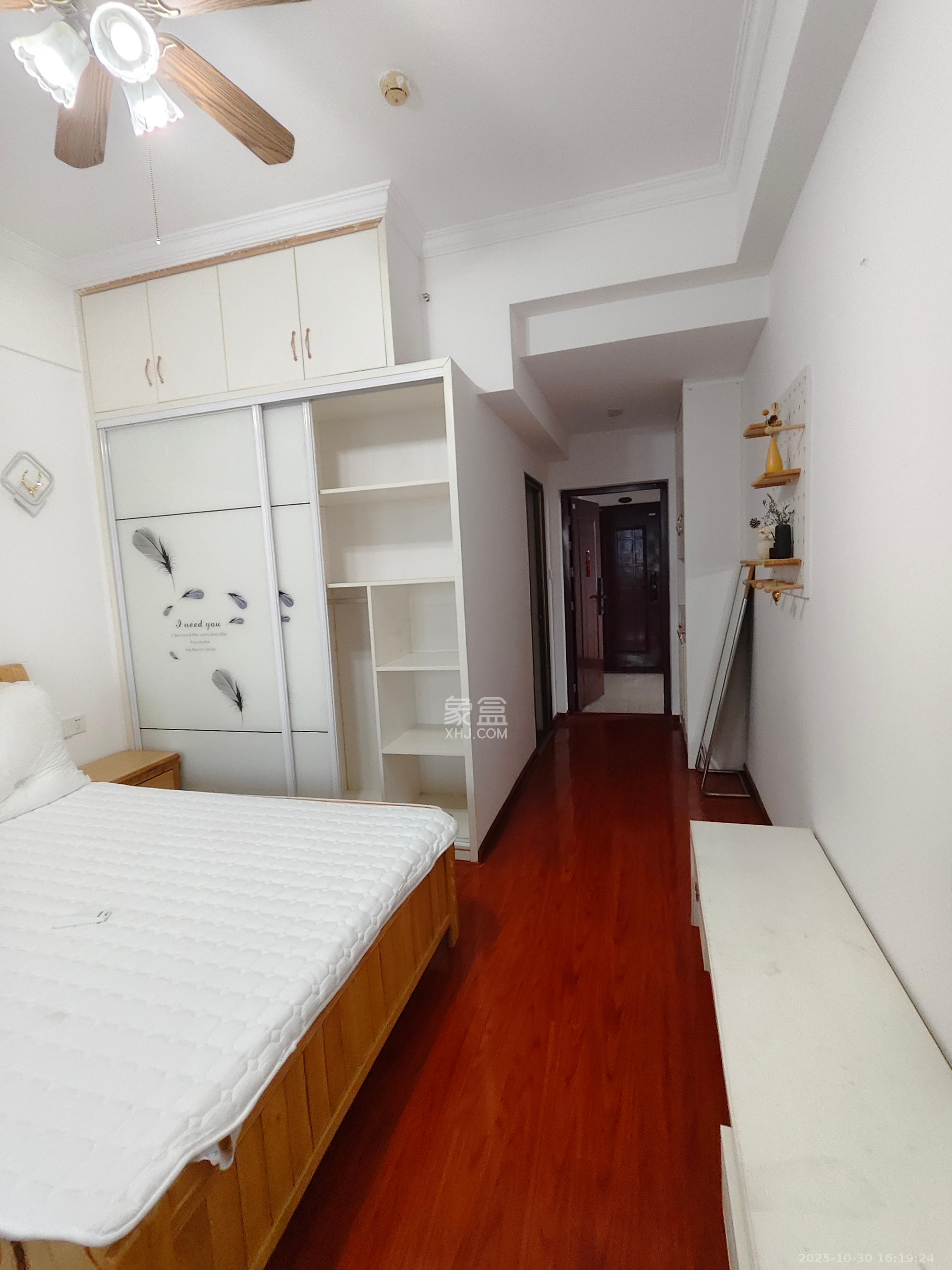 长房天翼未来城  1室1厅1卫    1500.0元/月 长房天翼未来城  1室1厅1卫    1500.0元/月室内图