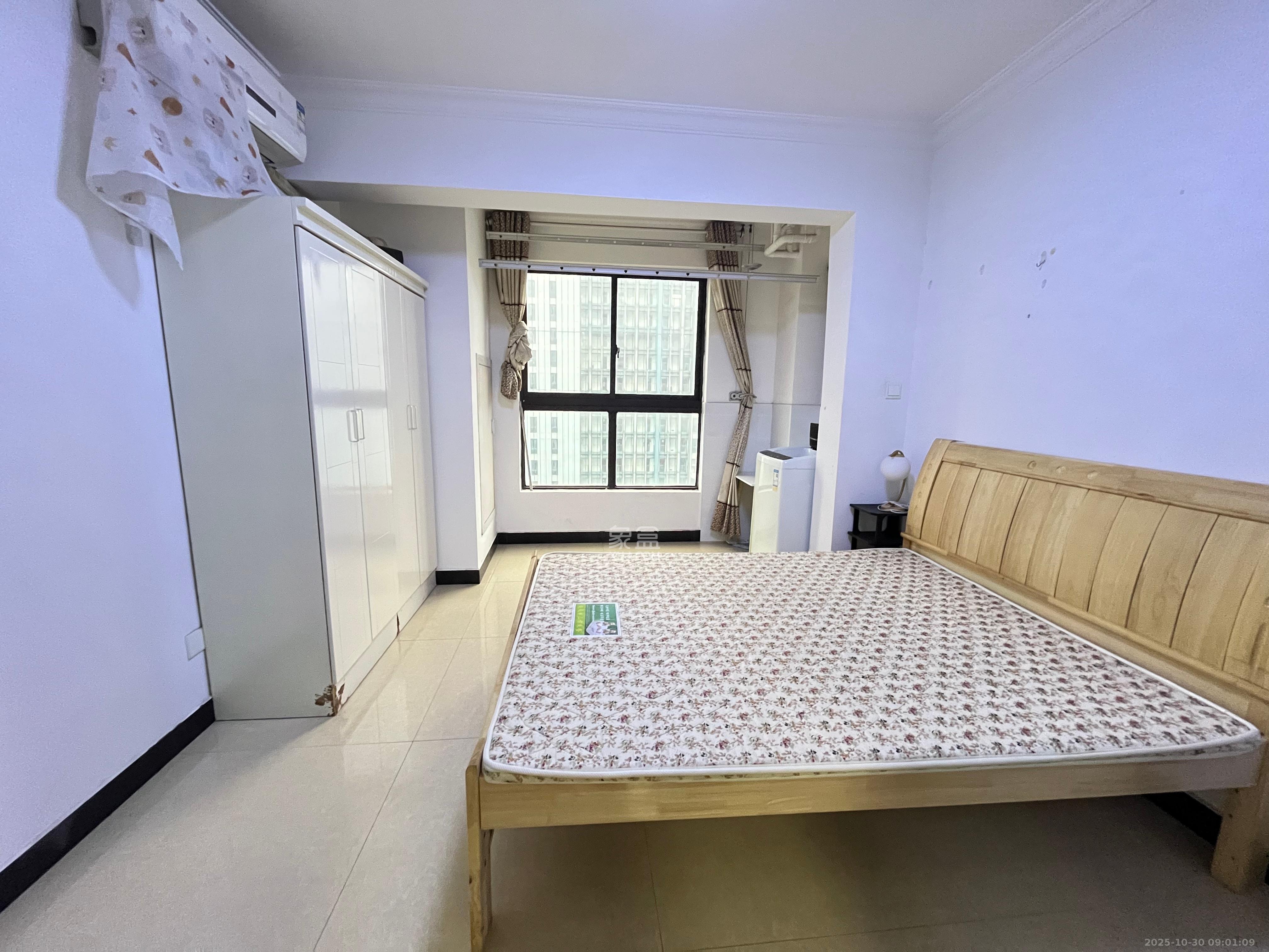 绿地中央广场  2室2厅1卫    2300.0元/月室内图