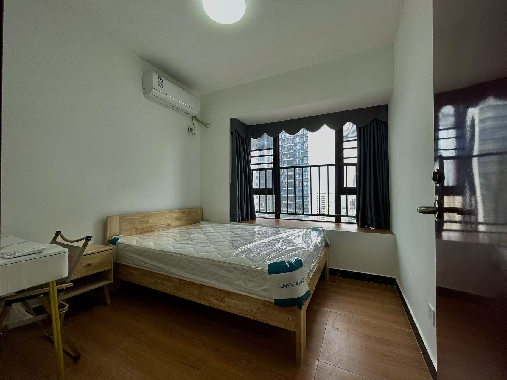 坡博家园四区  2室1厅1卫    2400.0元/月 坡博家园四区  2室1厅1卫    2400.0元/月室内图