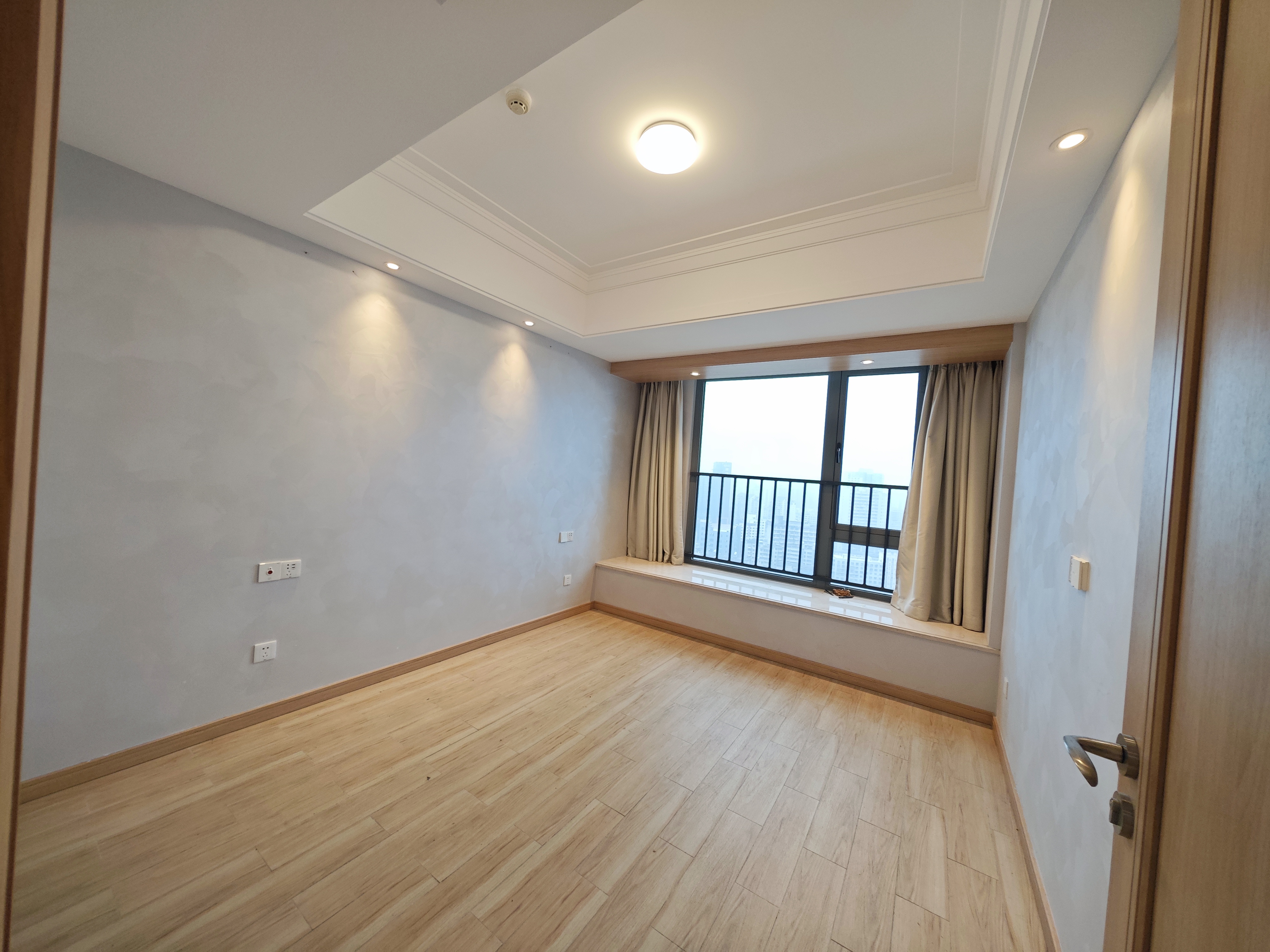 龙兴公馆  3室2厅2卫    7000.0元/月室内图