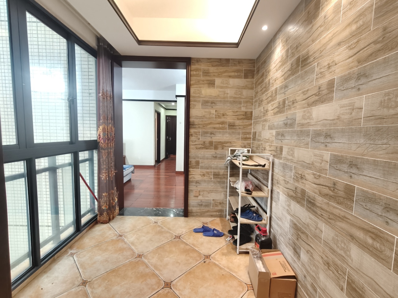 海岸银座花园  3室2厅2卫    2800.0元/月 海岸银座花园  3室2厅2卫    2800.0元/月室内图