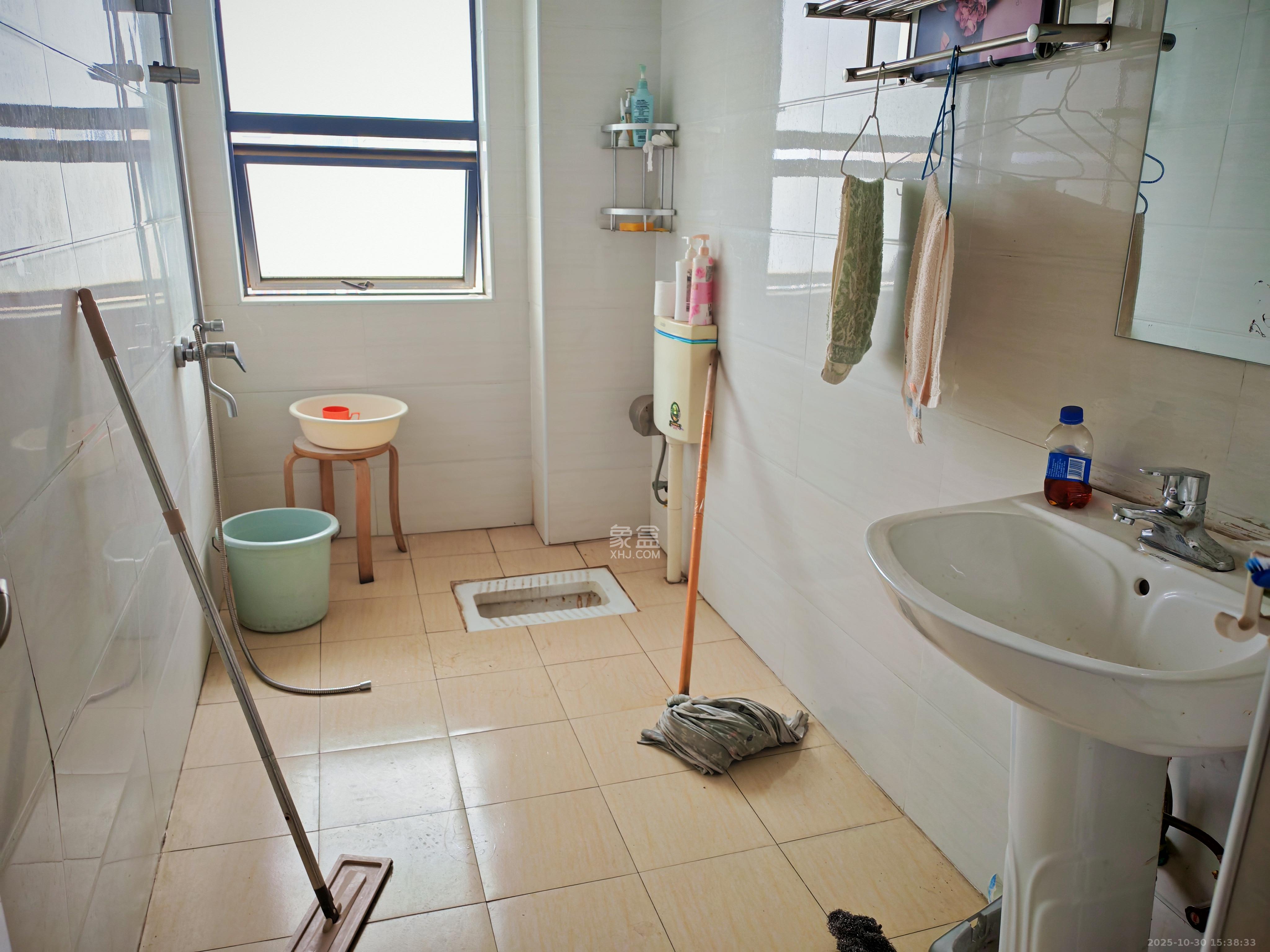 秀峰景园（领秀峰）  4室2厅2卫    1700.0元/月室内图