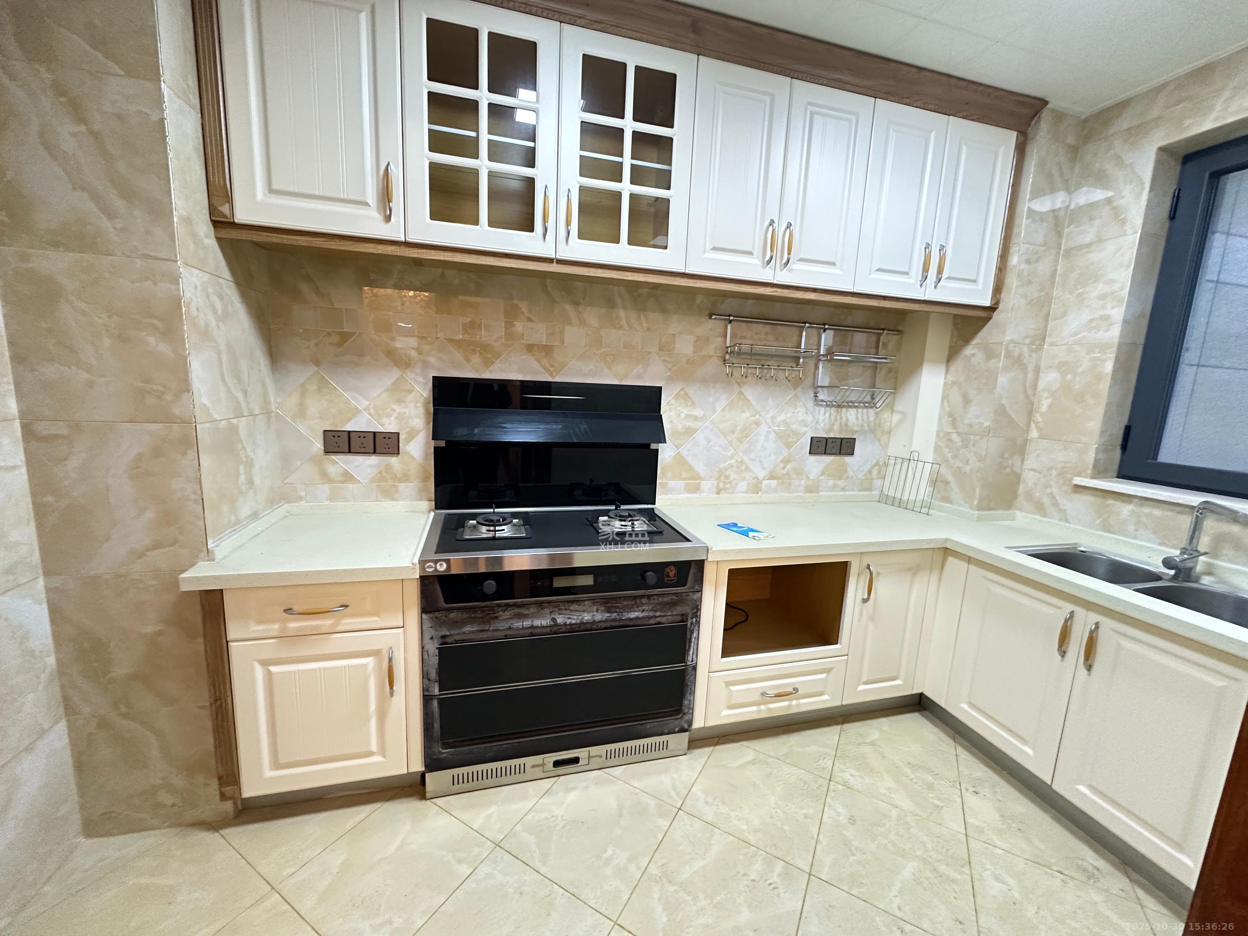 保利国际广场  3室2厅2卫    6500.0元/月室内图