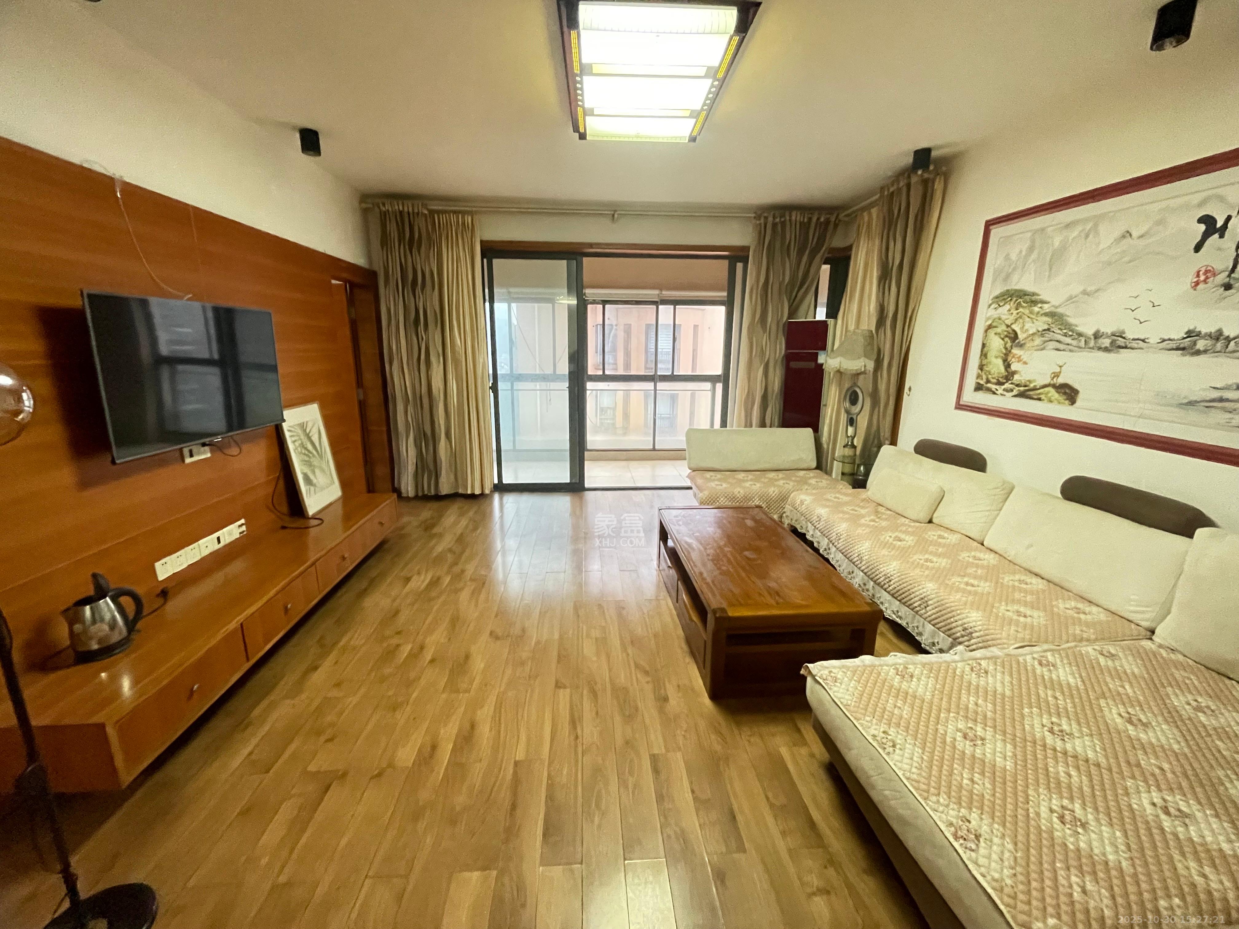 中城丽景香山园  4室2厅2卫    3200.0元/月