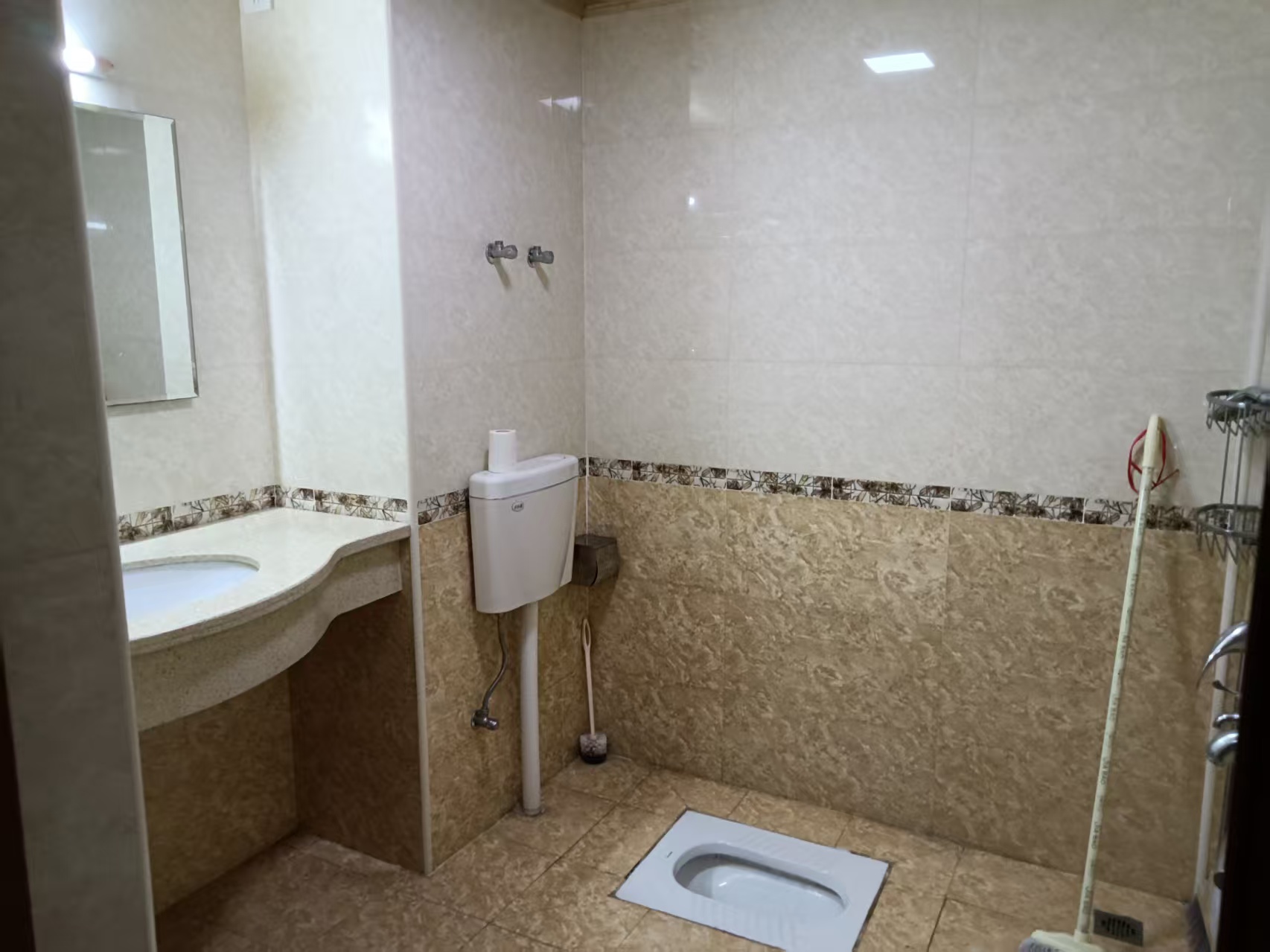 龙华区检察院宿舍  4室2厅2卫    3300.0元/月室内图