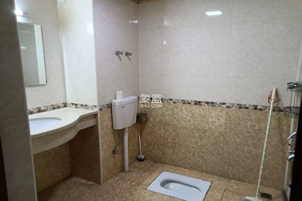 龙华区检察院宿舍 4室2厅2卫 3300.0元/月 龙华区检察院宿舍 4室2厅2卫 3300.0元/月室内图