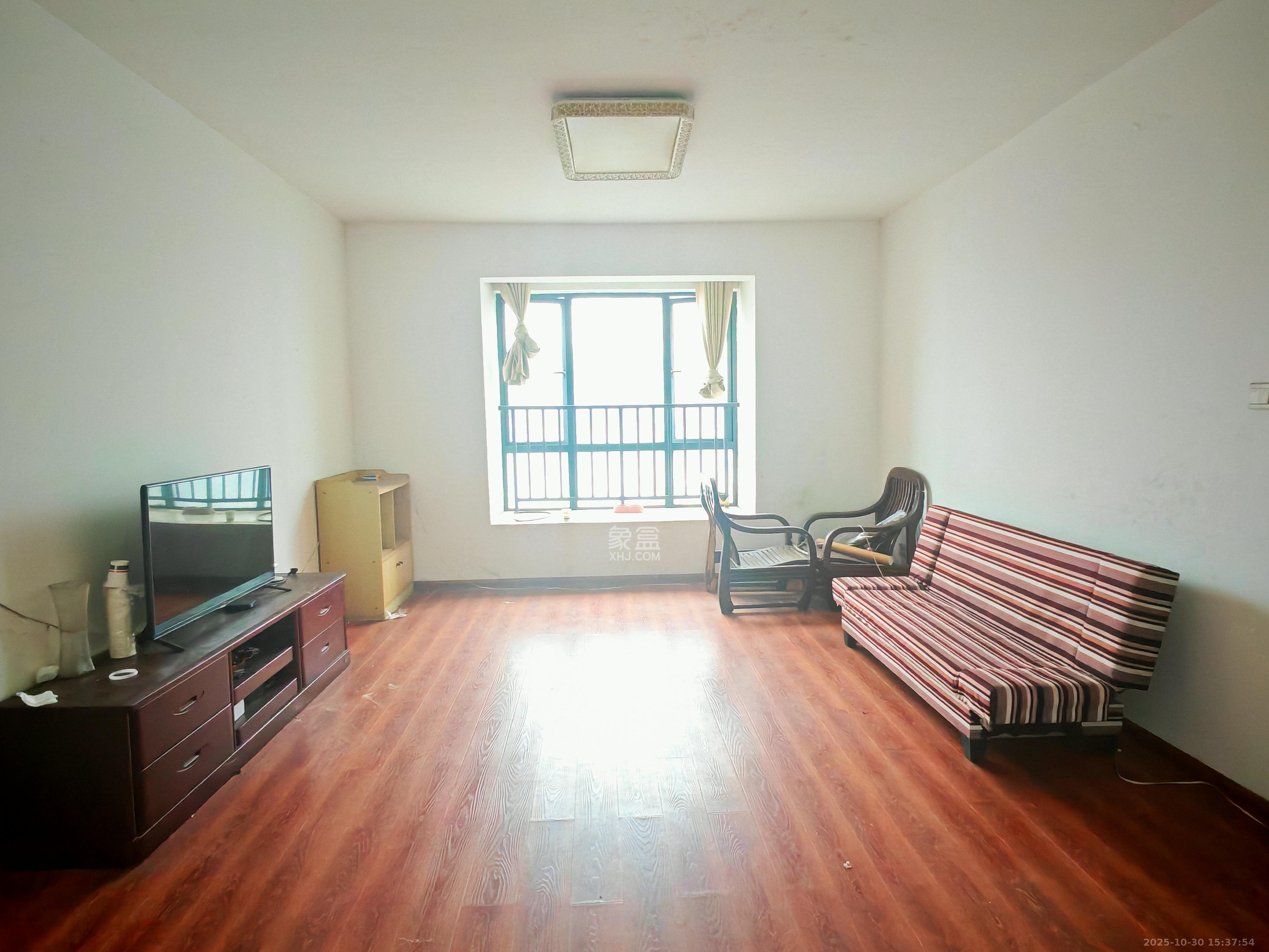 秀峰景园(领秀峰) 4室2厅2卫 1700.0元/月 秀峰景园(领秀峰) 4室2厅2卫 1700.0元/月室内图