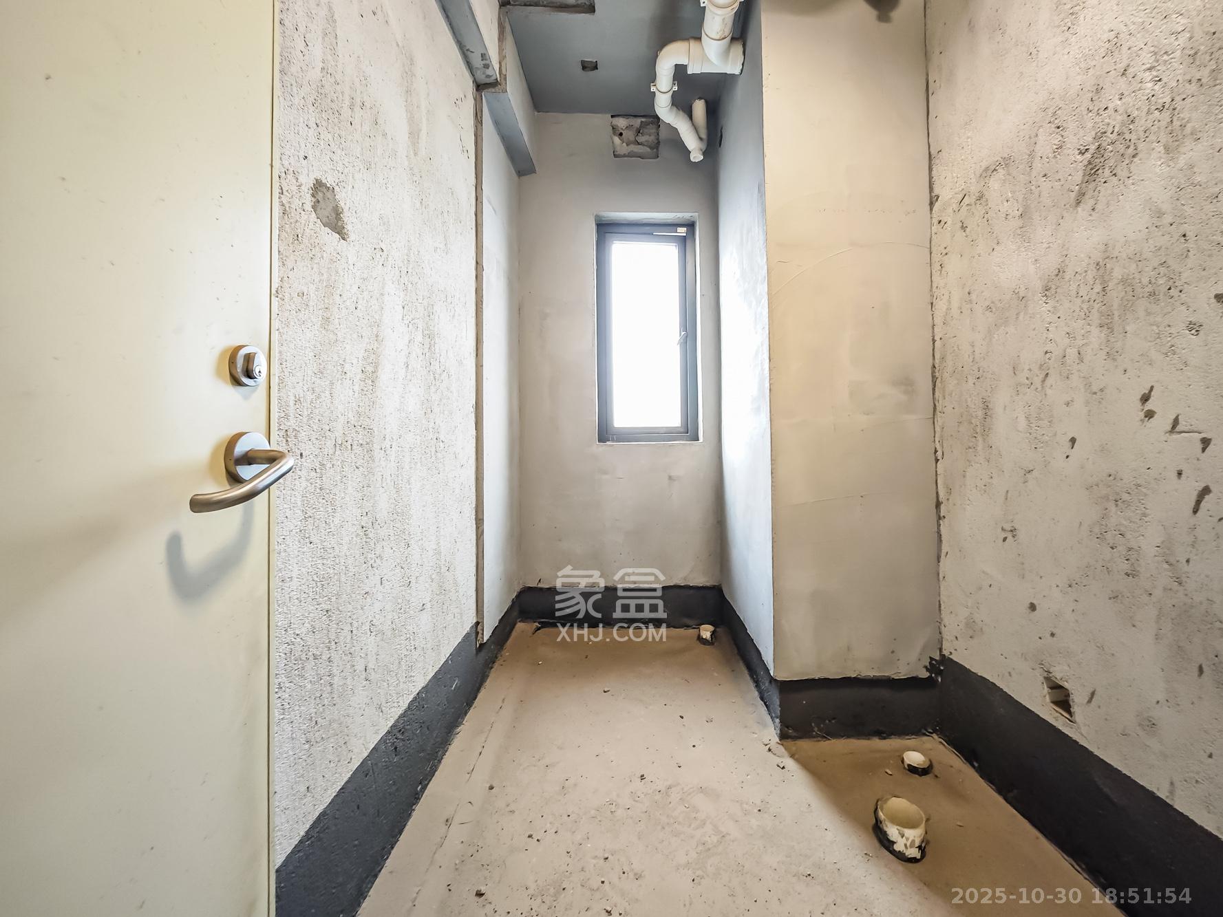 恒大御景天下城二期  3室2厅2卫    78.0万 恒大御景天下城二期  3室2厅2卫    78.0万卫生间