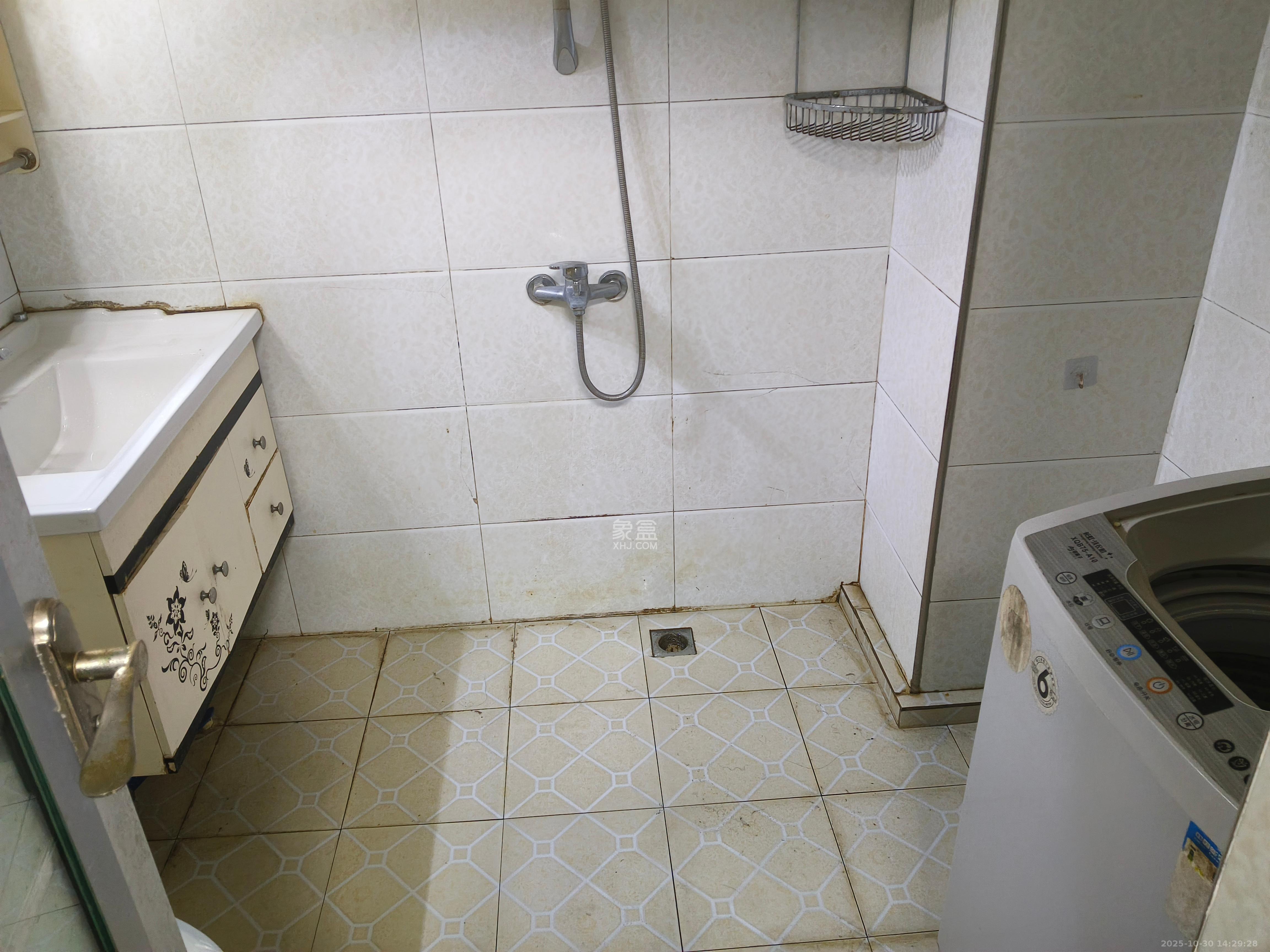 世纪桃花苑  1室1厅1卫    1300.0元/月 世纪桃花苑  1室1厅1卫    1300.0元/月室内图