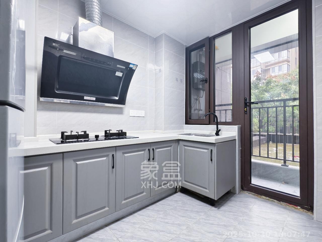 天一康园(湖南电力科技园) 4室2厅2卫 3800.0元/月 天一康园(湖南电力科技园) 4室2厅2卫 3800.0元/月室内图