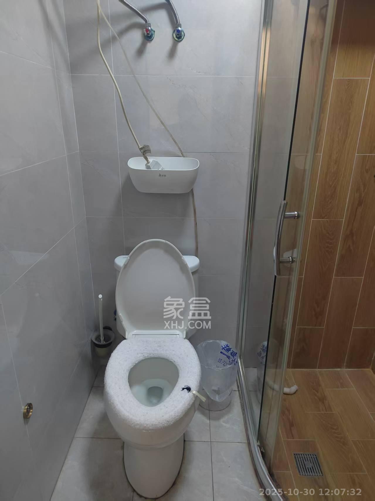 江南华府  1室1厅1卫    1900.0元/月室内图